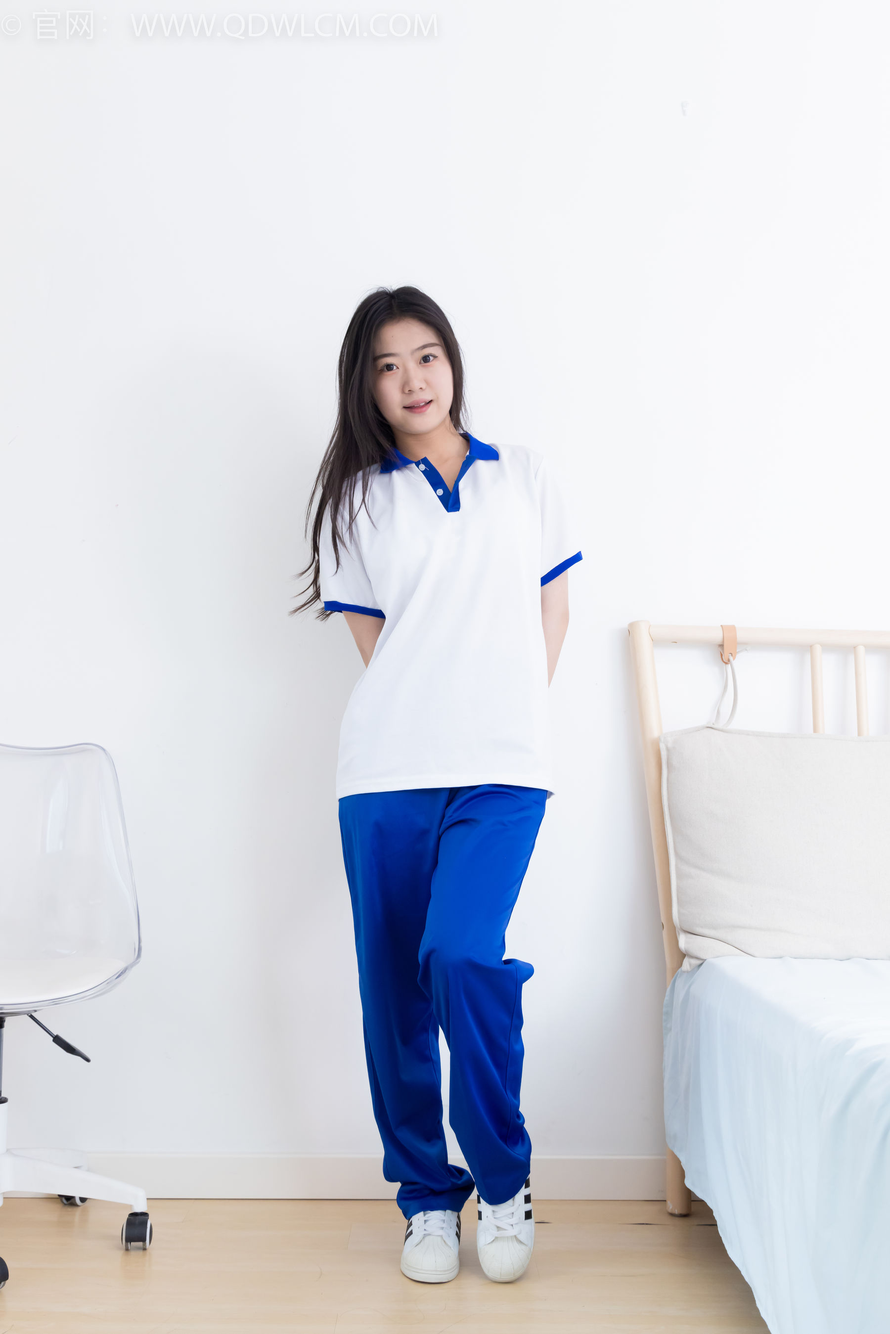 物恋传媒 No.2368 芋头 - 板鞋、白棉袜、裸足/(150P)