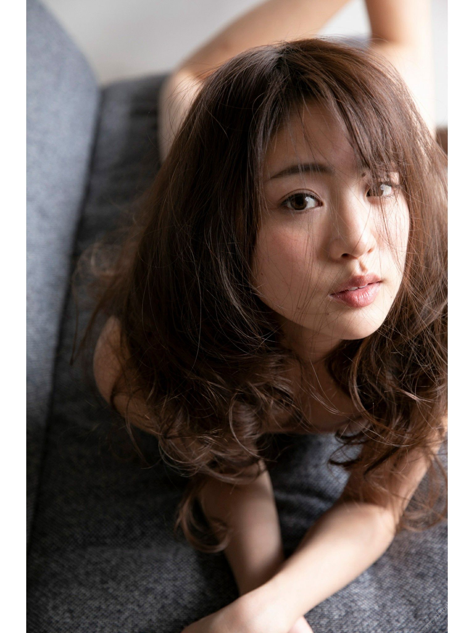 志田友美 - アイドルの魂は美脚に宿/(64P)