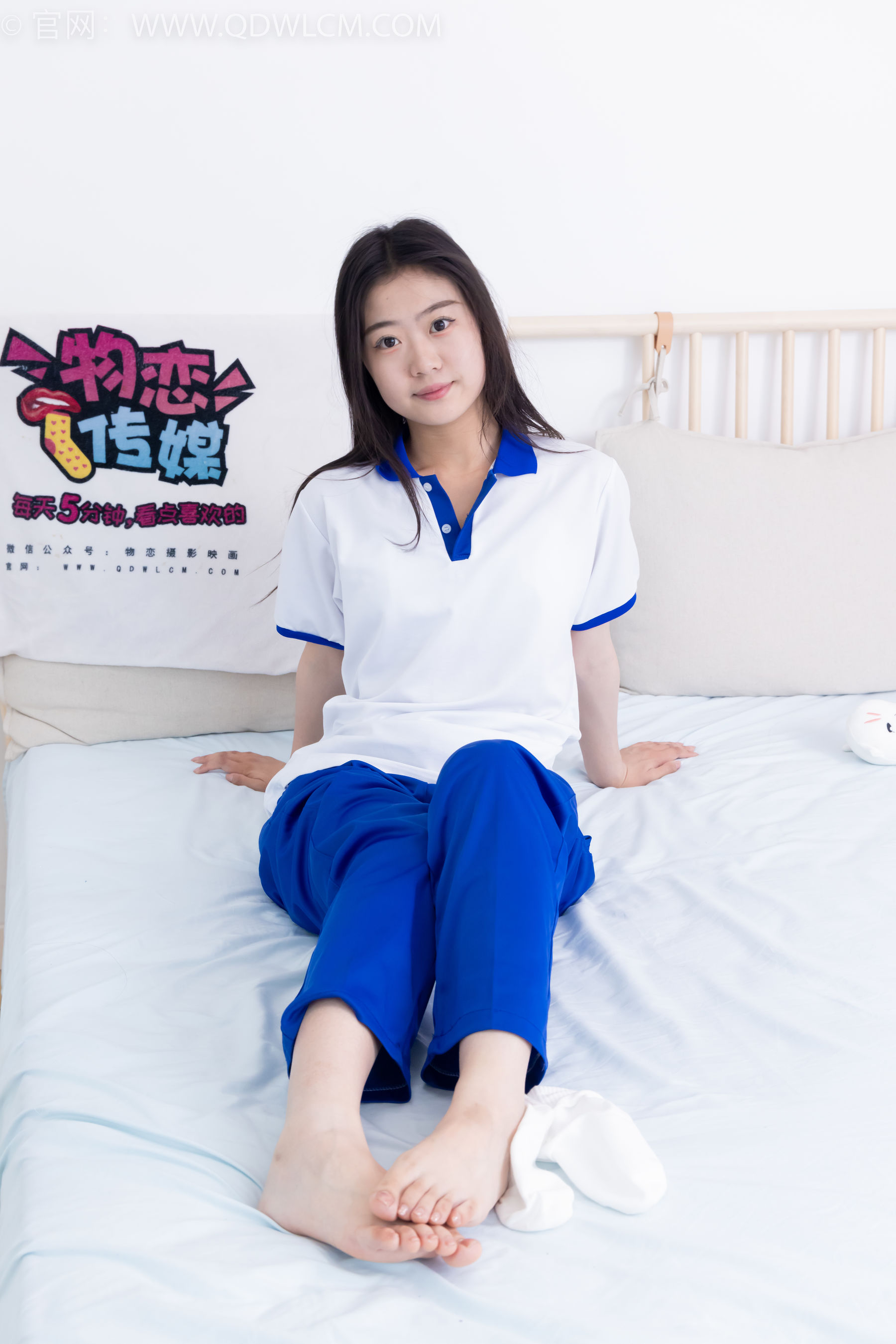 物恋传媒 No.2368 芋头 - 板鞋、白棉袜、裸足/(150P)