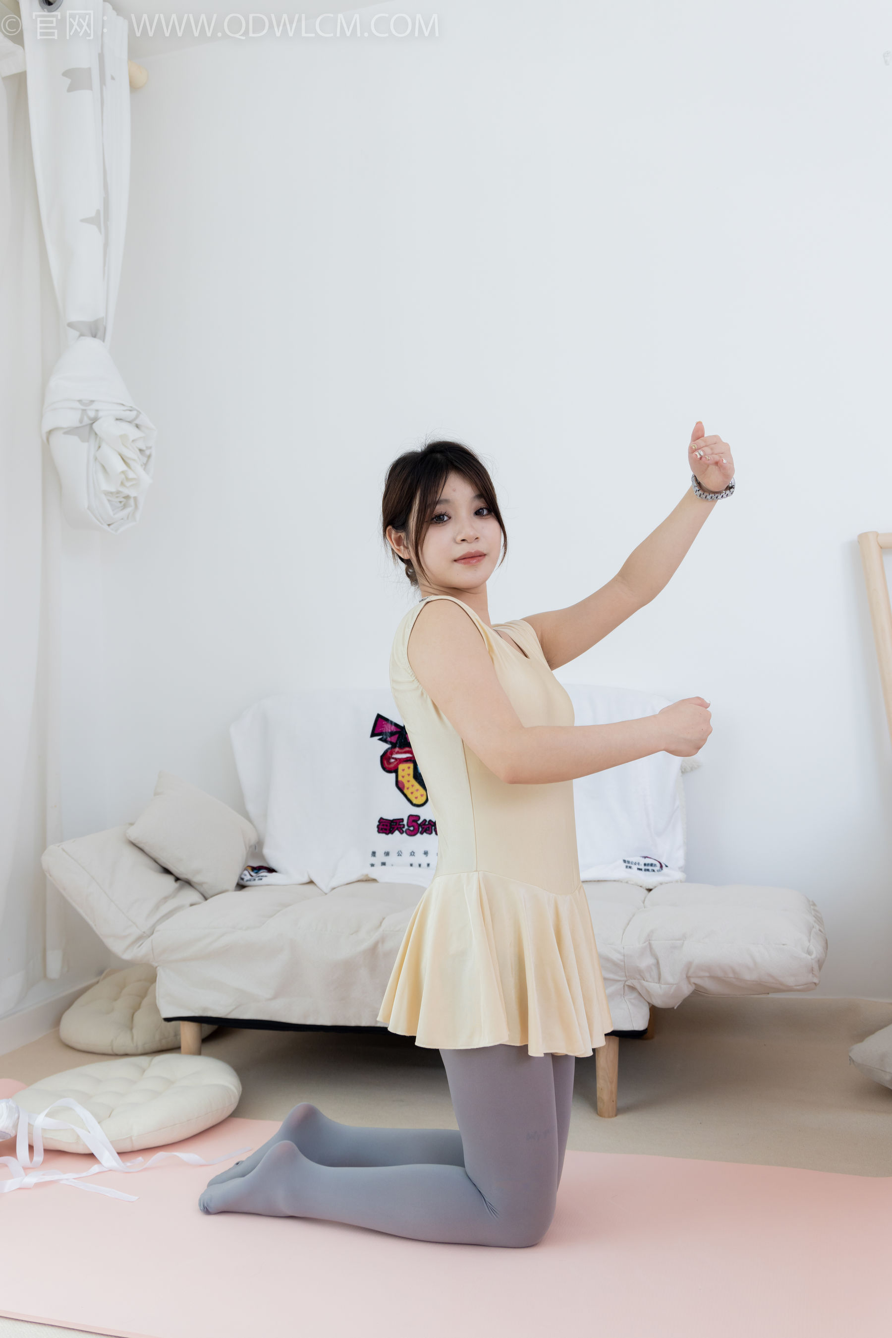 物恋传媒 No.2358 闪闪 - 舞蹈服、舞蹈鞋、白棉袜、厚白丝、厚灰丝、薄肉丝/(150P)