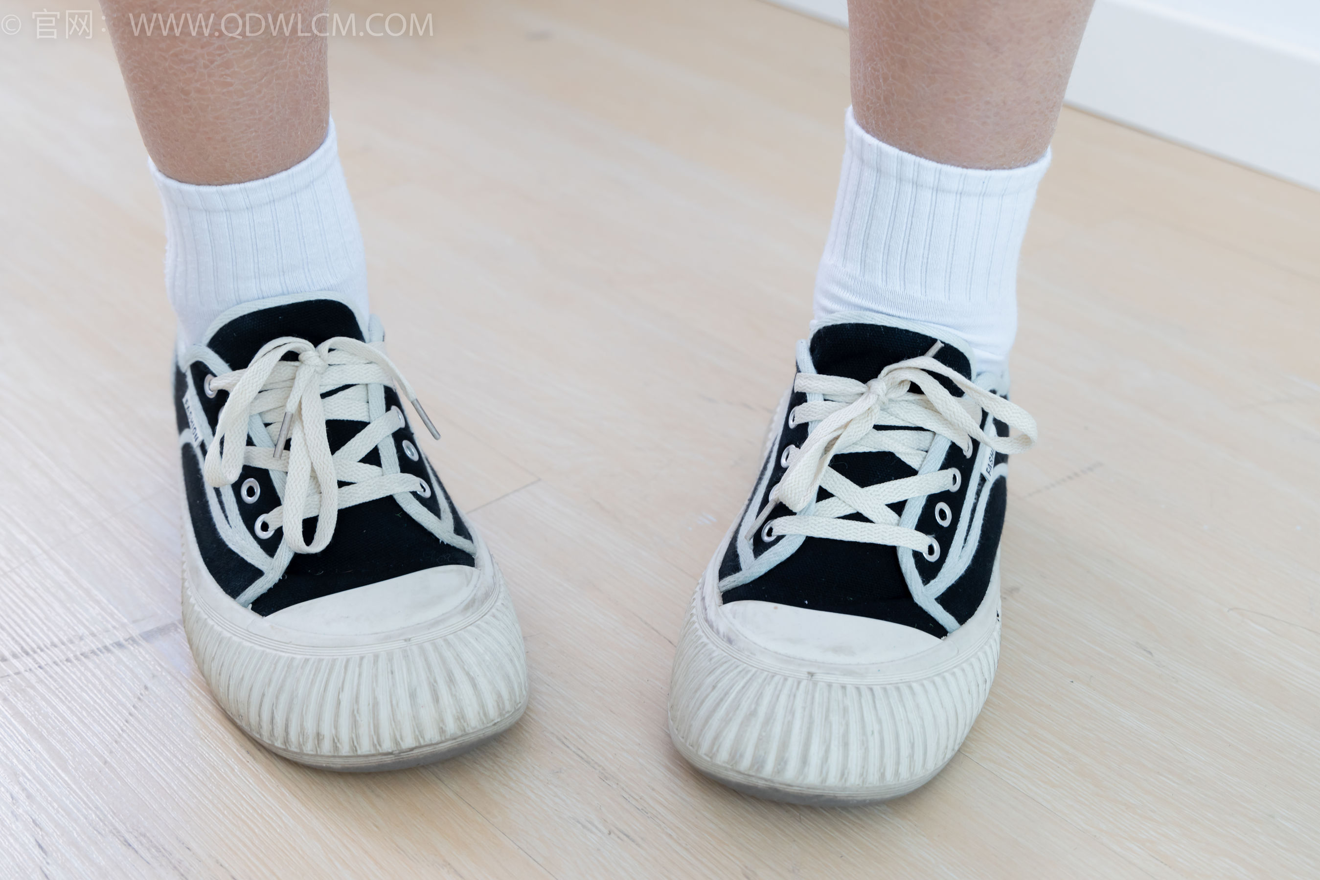 物恋传媒 No.2361 灰灰 - 校服、帆布鞋、白棉袜、裸足/(155P)