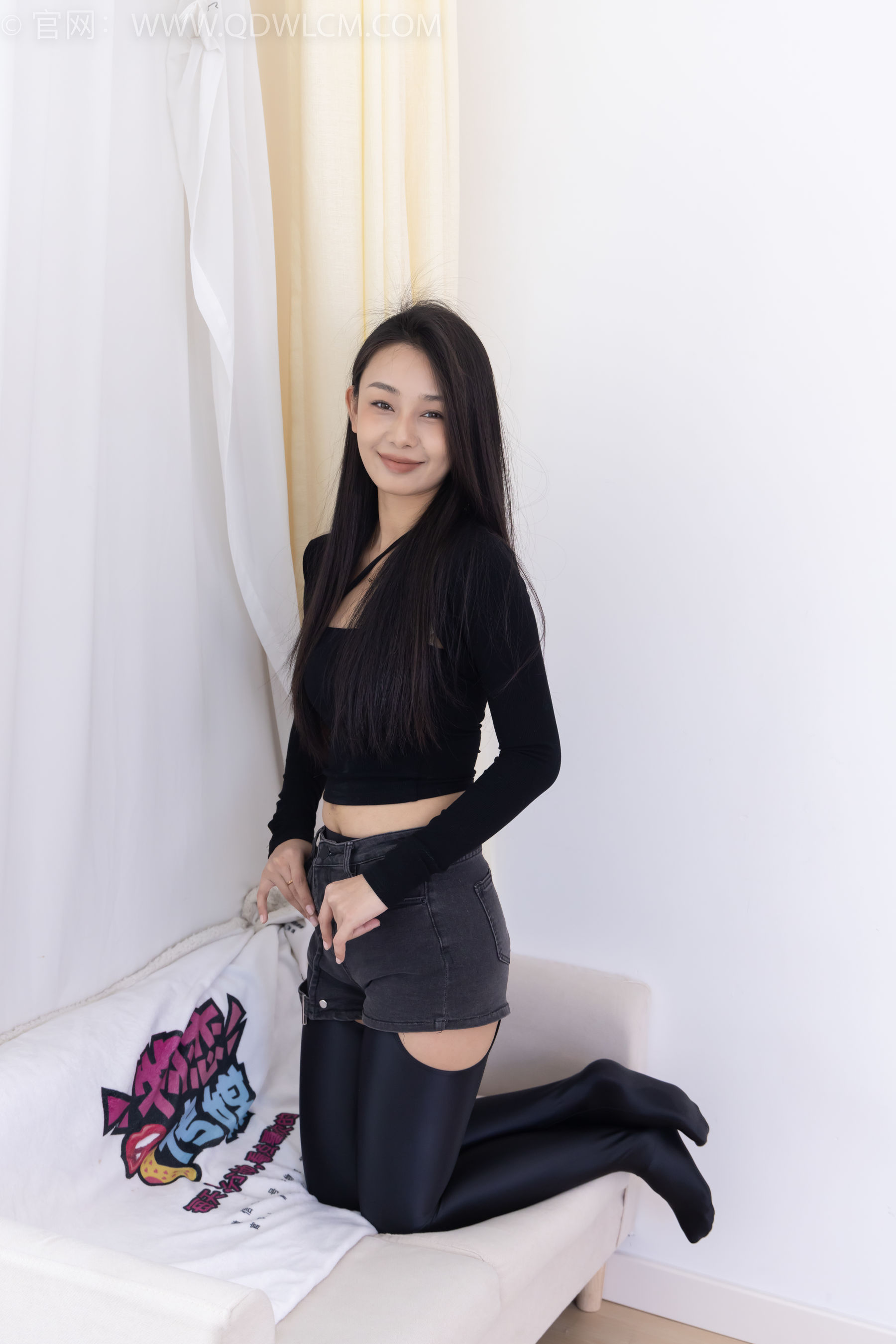 物恋传媒 No.2351 岚岚 - 高跟鞋、油亮厚黑丝吊带袜、昏睡剧情/(157P)