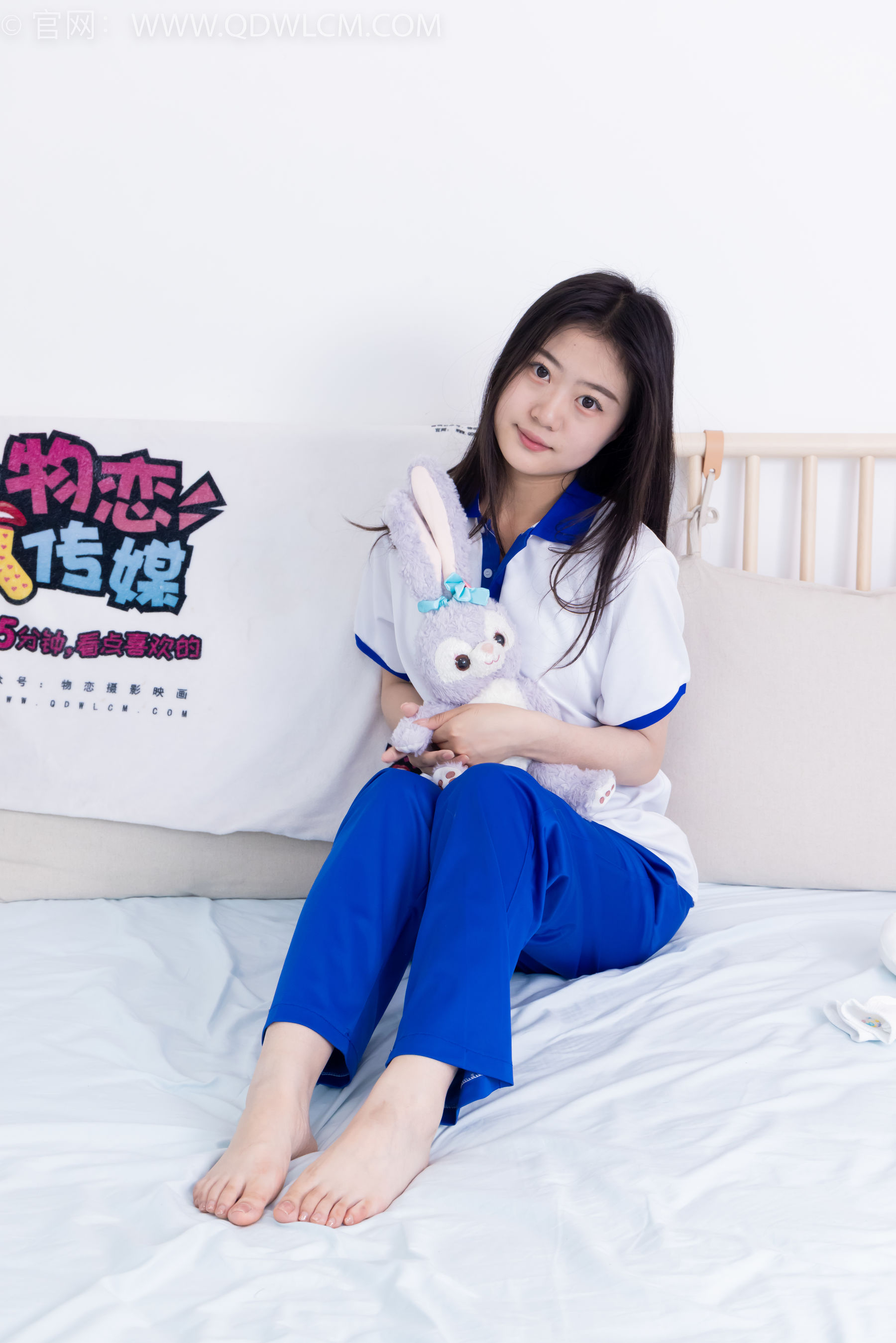 物恋传媒 No.2368 芋头 - 板鞋、白棉袜、裸足/(150P)