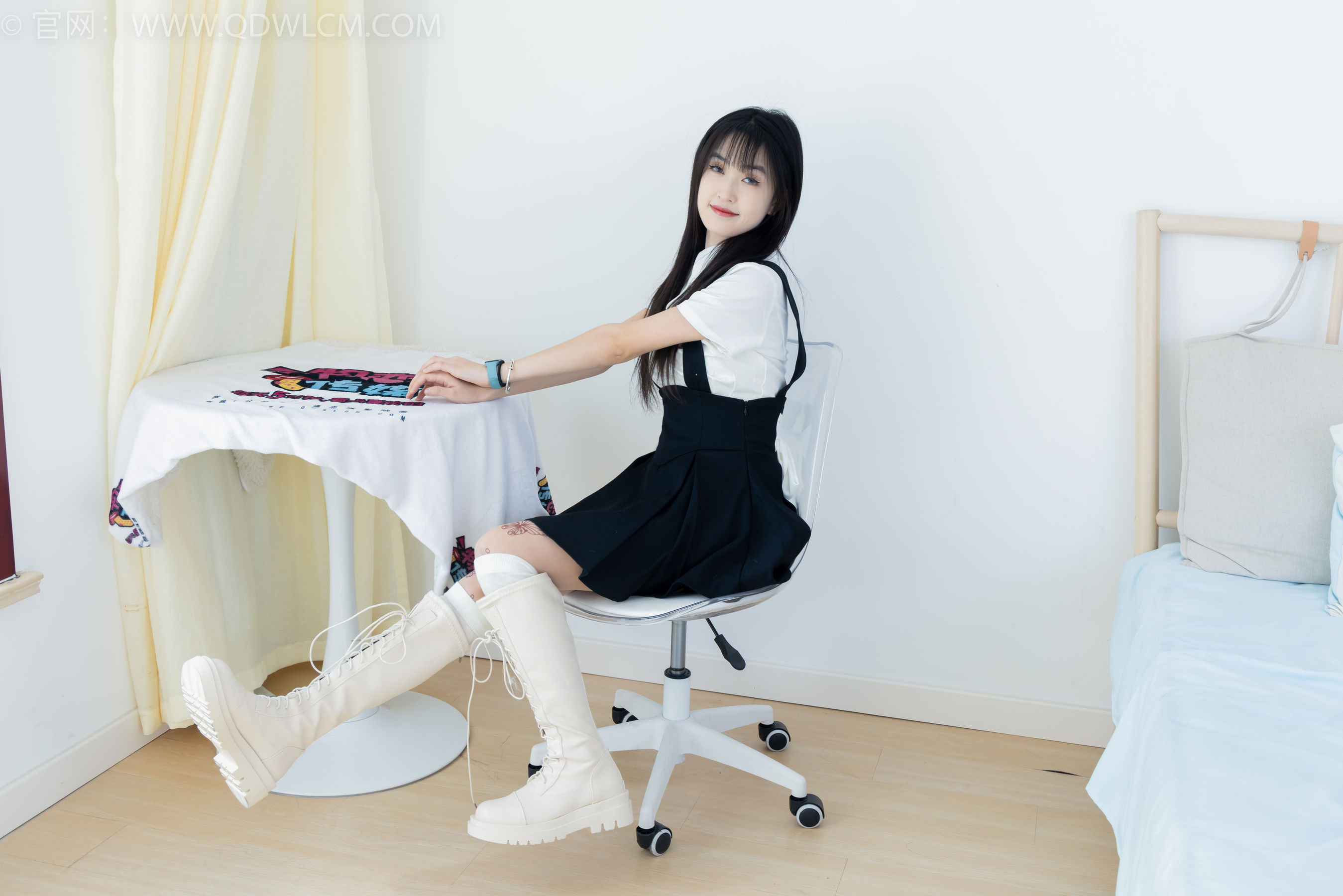 物恋传媒 No.2369 嘉木 - 长靴、长筒小腿白棉袜、蝴蝶薄肉丝/(200P)