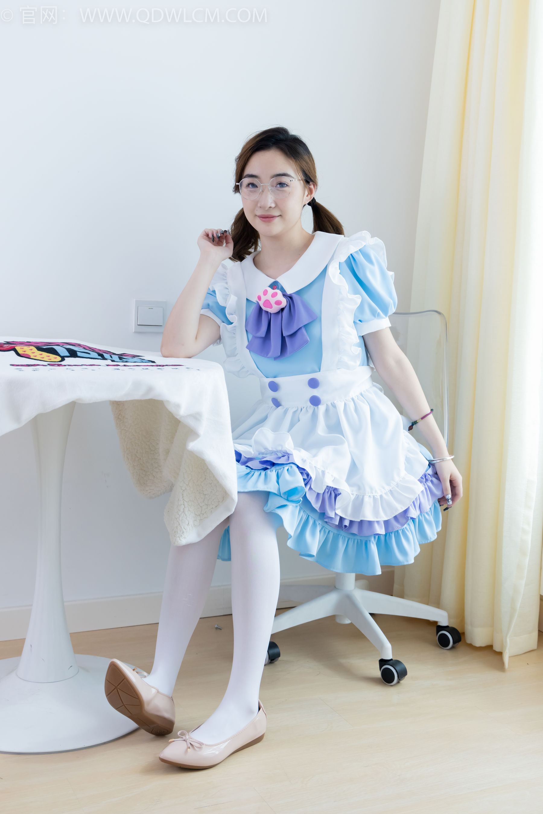 物恋传媒 No.2359 恬恬 - 女仆装、平底鞋、厚白丝、老头乐挠脚剧情/(155P)