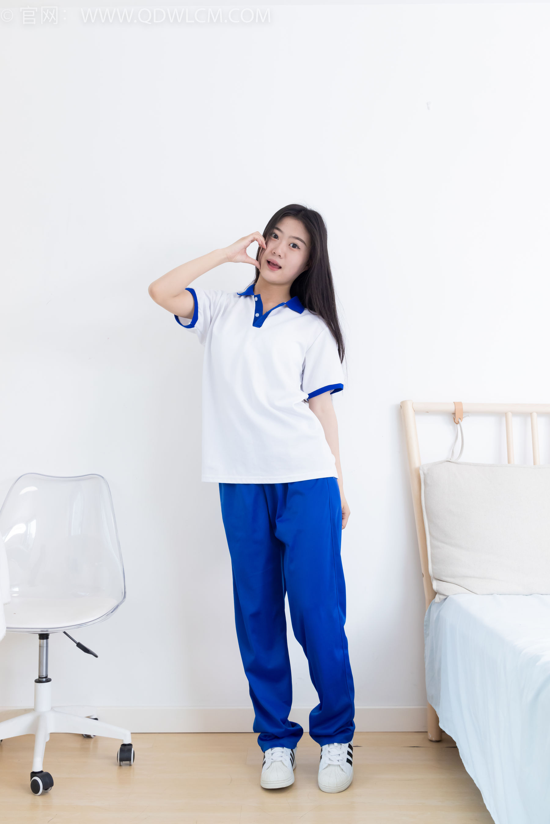 物恋传媒 No.2368 芋头 - 板鞋、白棉袜、裸足/(150P)