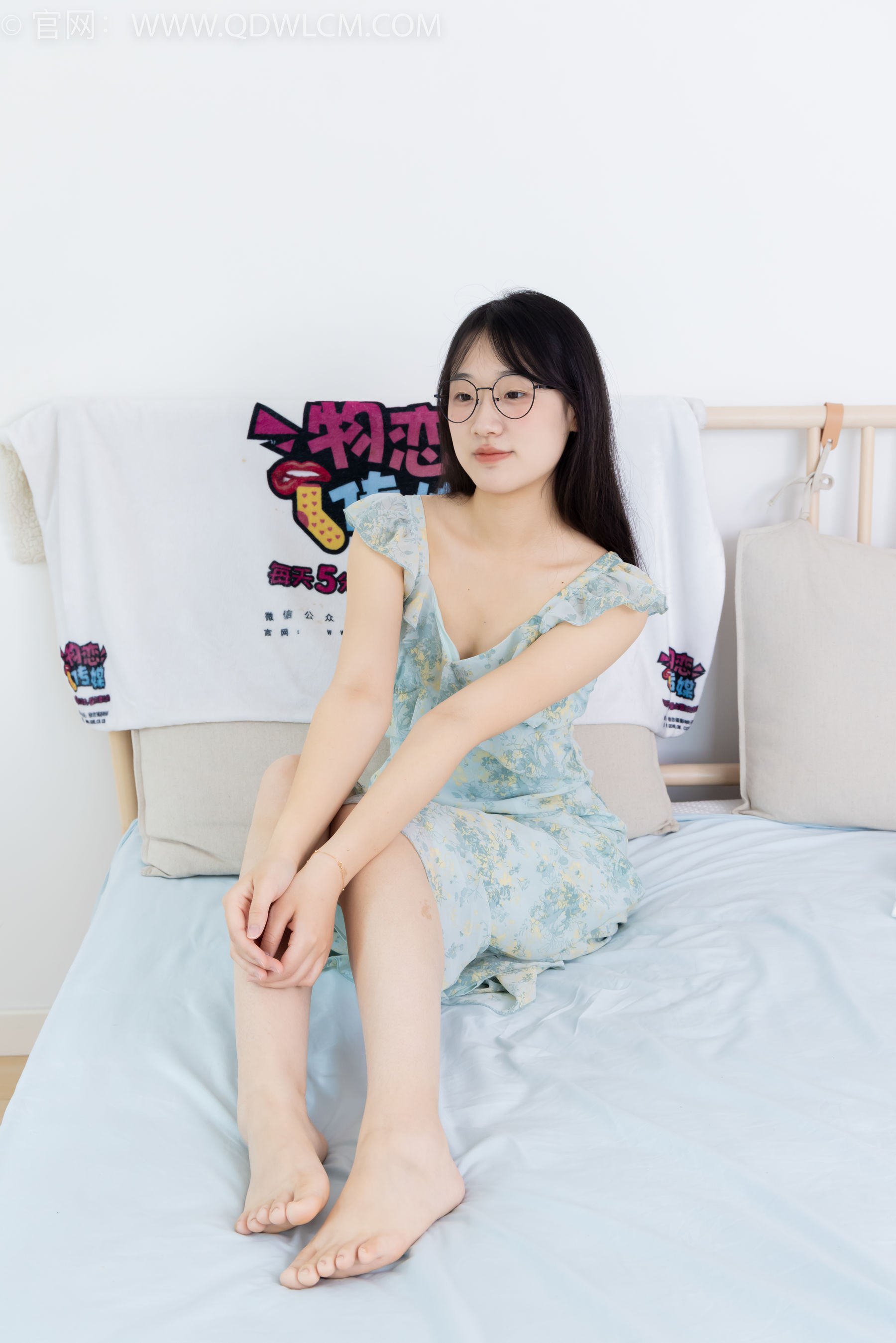 物恋传媒 No.2350 小椿 - 高跟鞋、白棉袜、裸足/(150P)