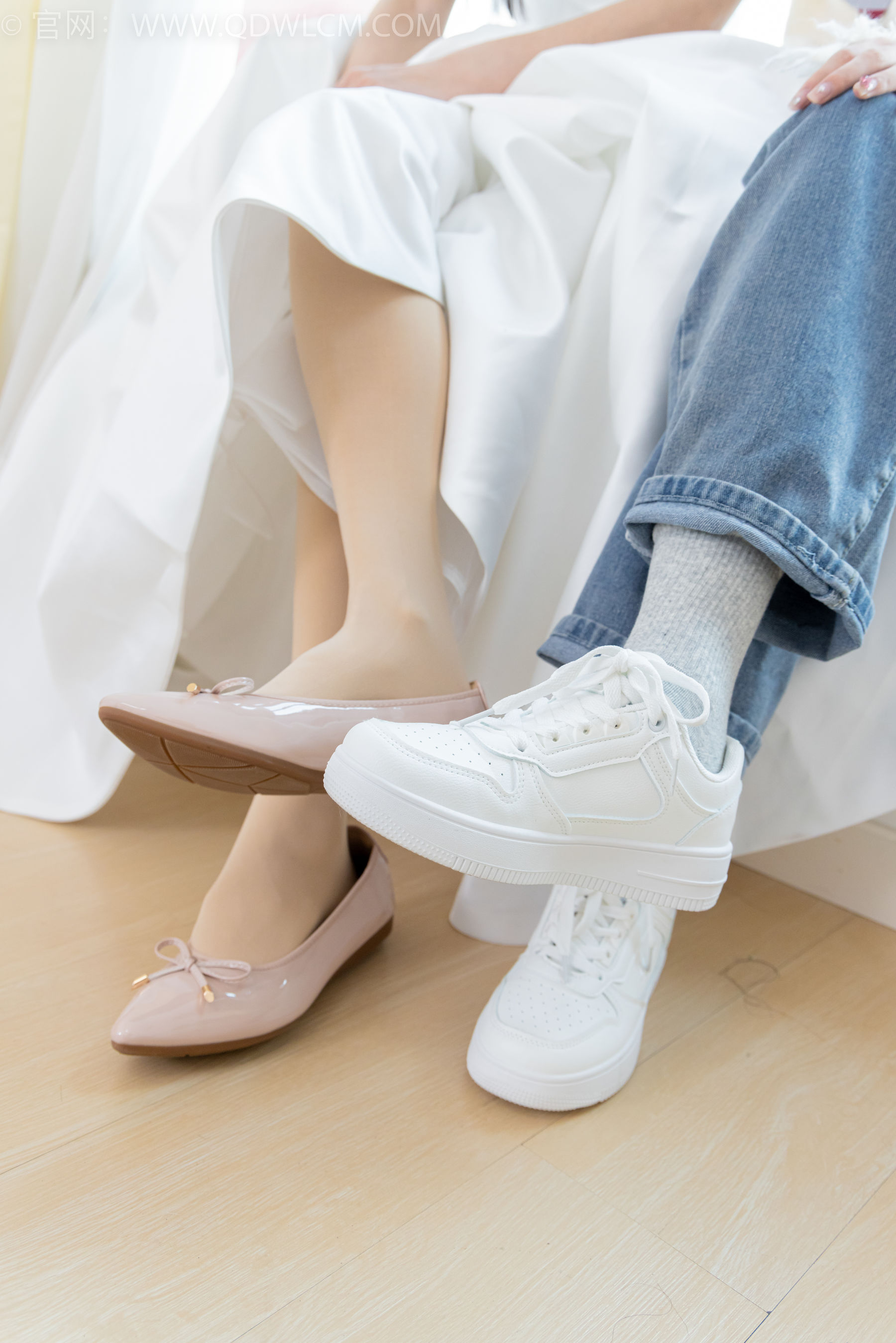 物恋传媒 No.2370 茯苓&欢欢 - 平底鞋、板鞋、厚肉丝、灰色棉袜、薄肉丝/(150P)