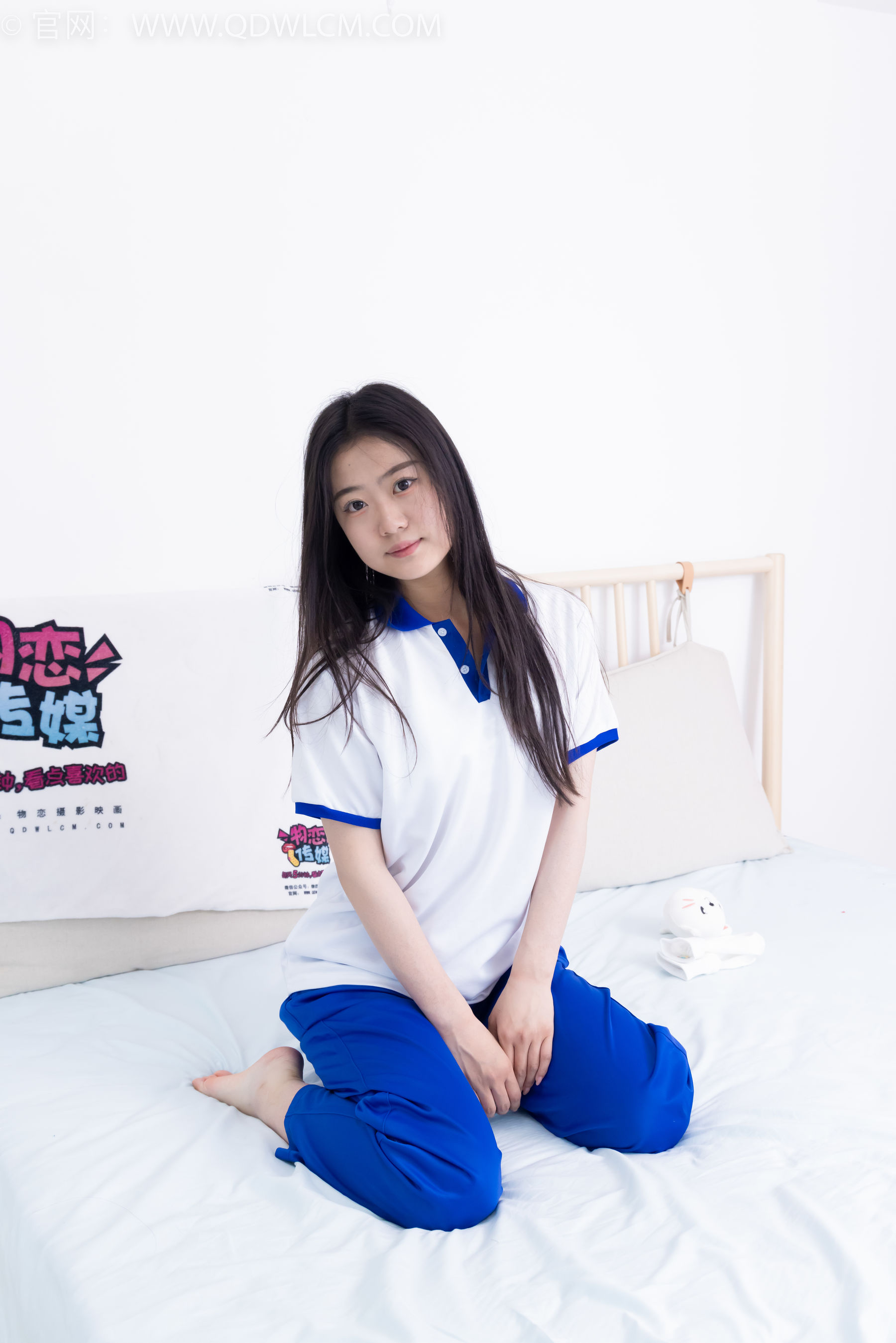 物恋传媒 No.2368 芋头 - 板鞋、白棉袜、裸足/(150P)