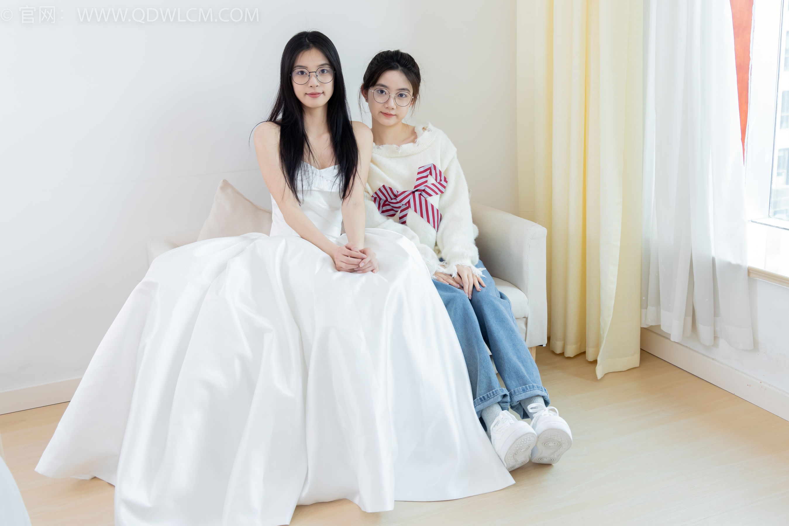 物恋传媒 No.2370 茯苓&欢欢 - 平底鞋、板鞋、厚肉丝、灰色棉袜、薄肉丝/(150P)