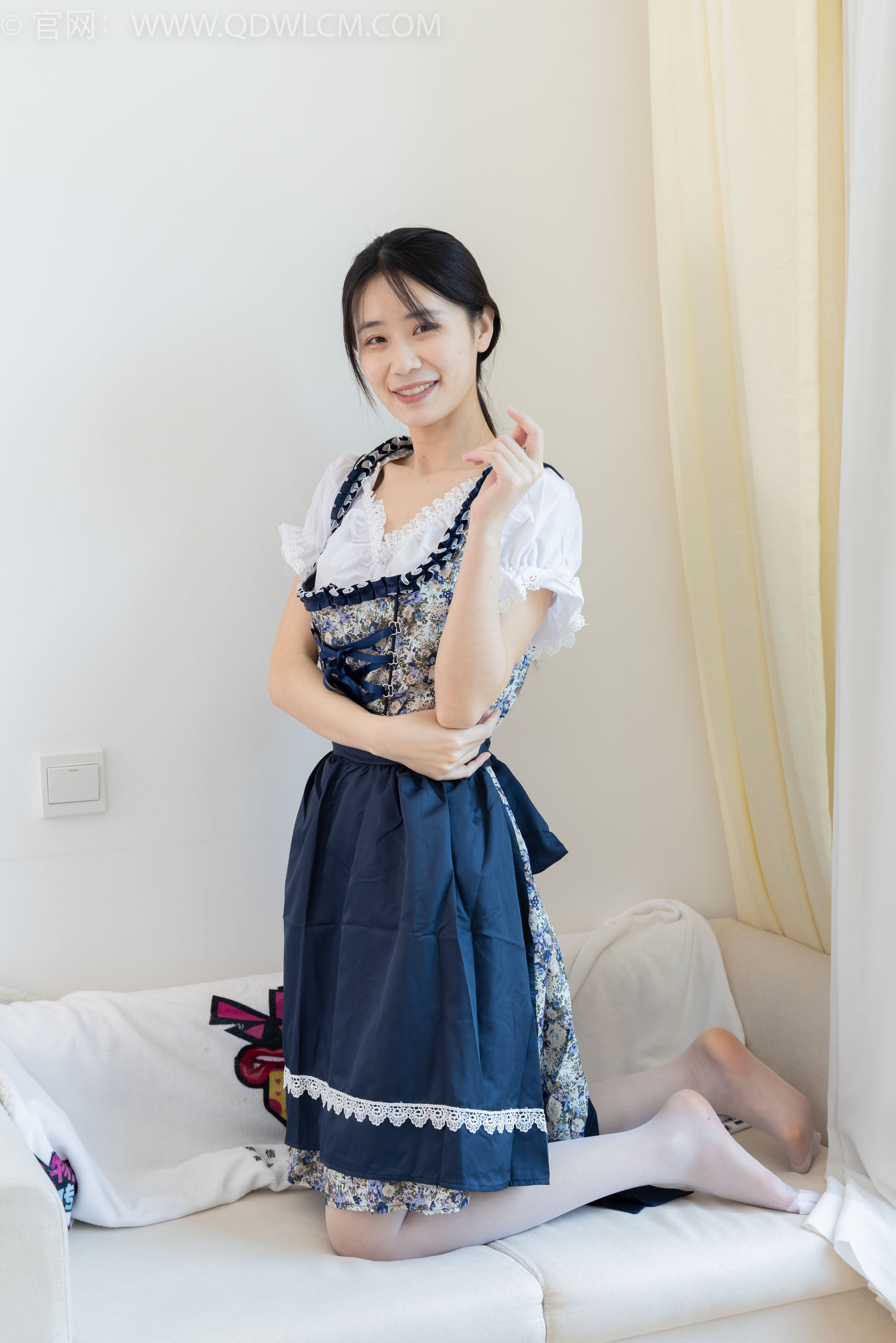 物恋传媒 No.2365 菜菜 - 高跟鞋、薄白丝、裸足/(260P)