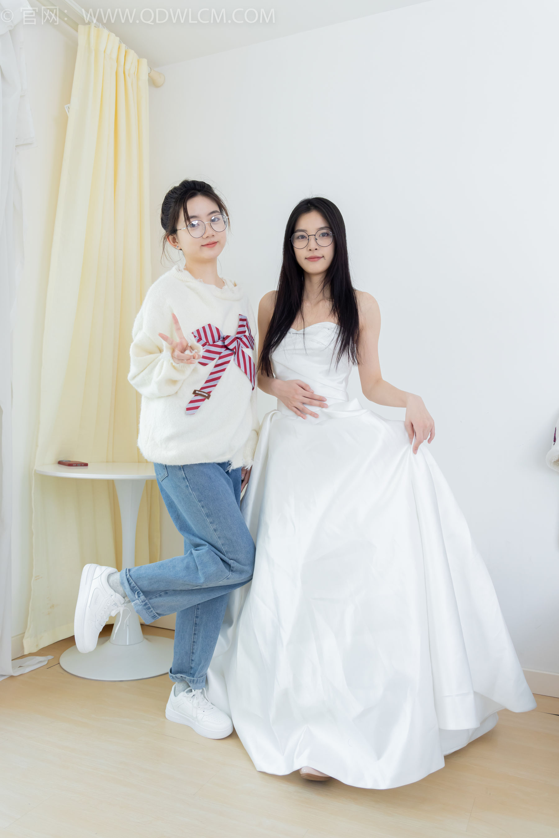 物恋传媒 No.2370 茯苓&欢欢 - 平底鞋、板鞋、厚肉丝、灰色棉袜、薄肉丝/(150P)