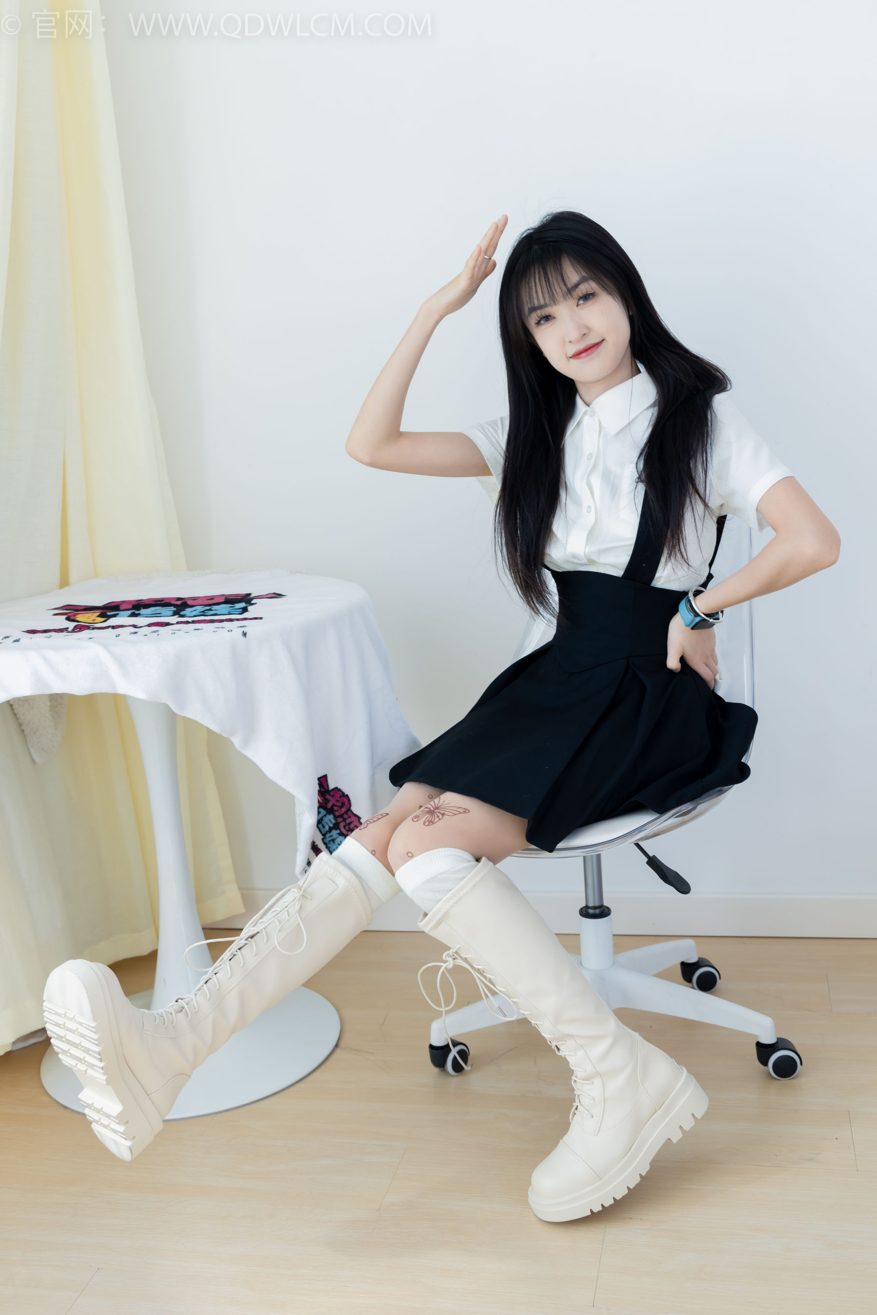 物恋传媒 No.2369 嘉木 - 长靴、长筒小腿白棉袜、蝴蝶薄肉丝/(200P)