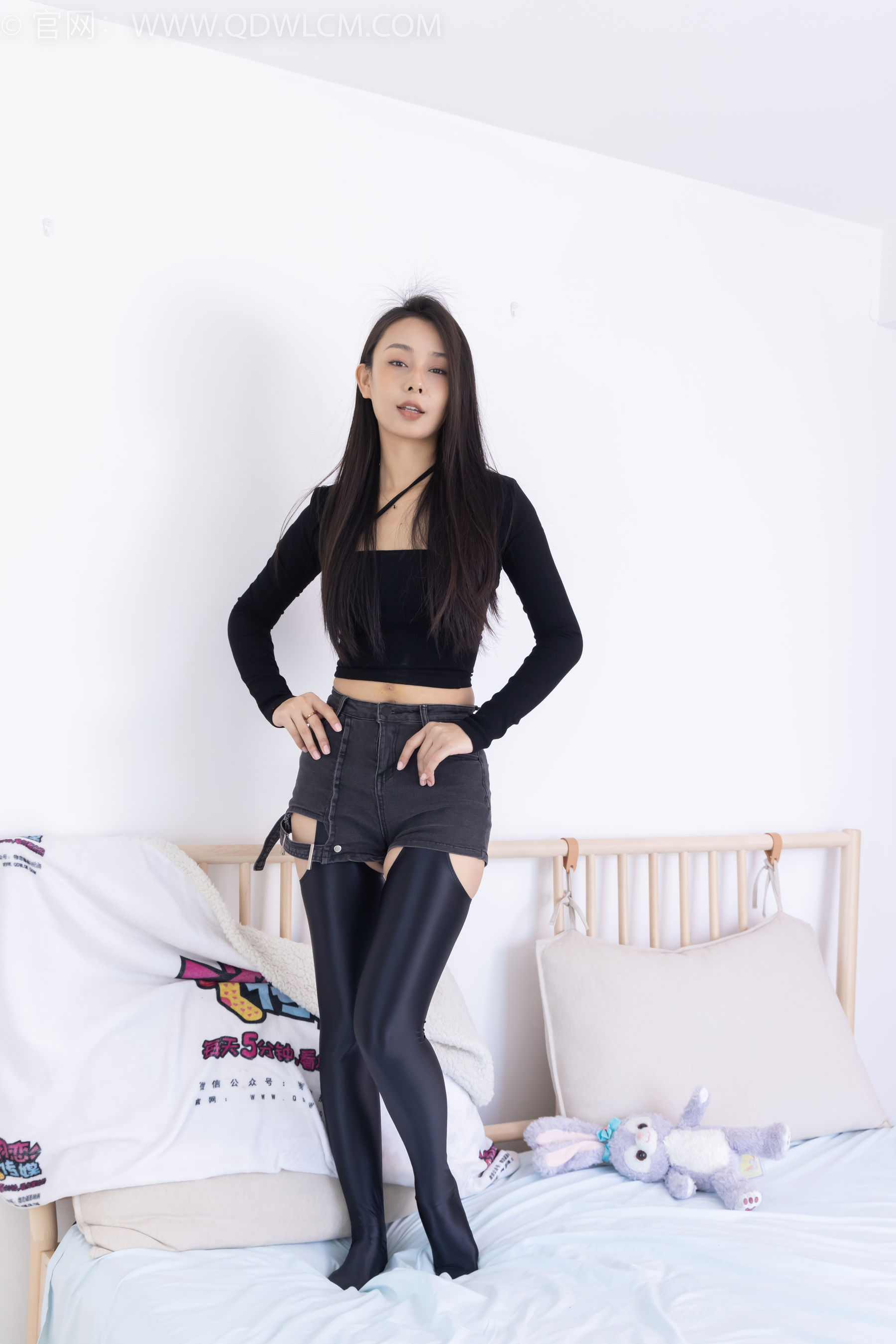 物恋传媒 No.2351 岚岚 - 高跟鞋、油亮厚黑丝吊带袜、昏睡剧情/(157P)