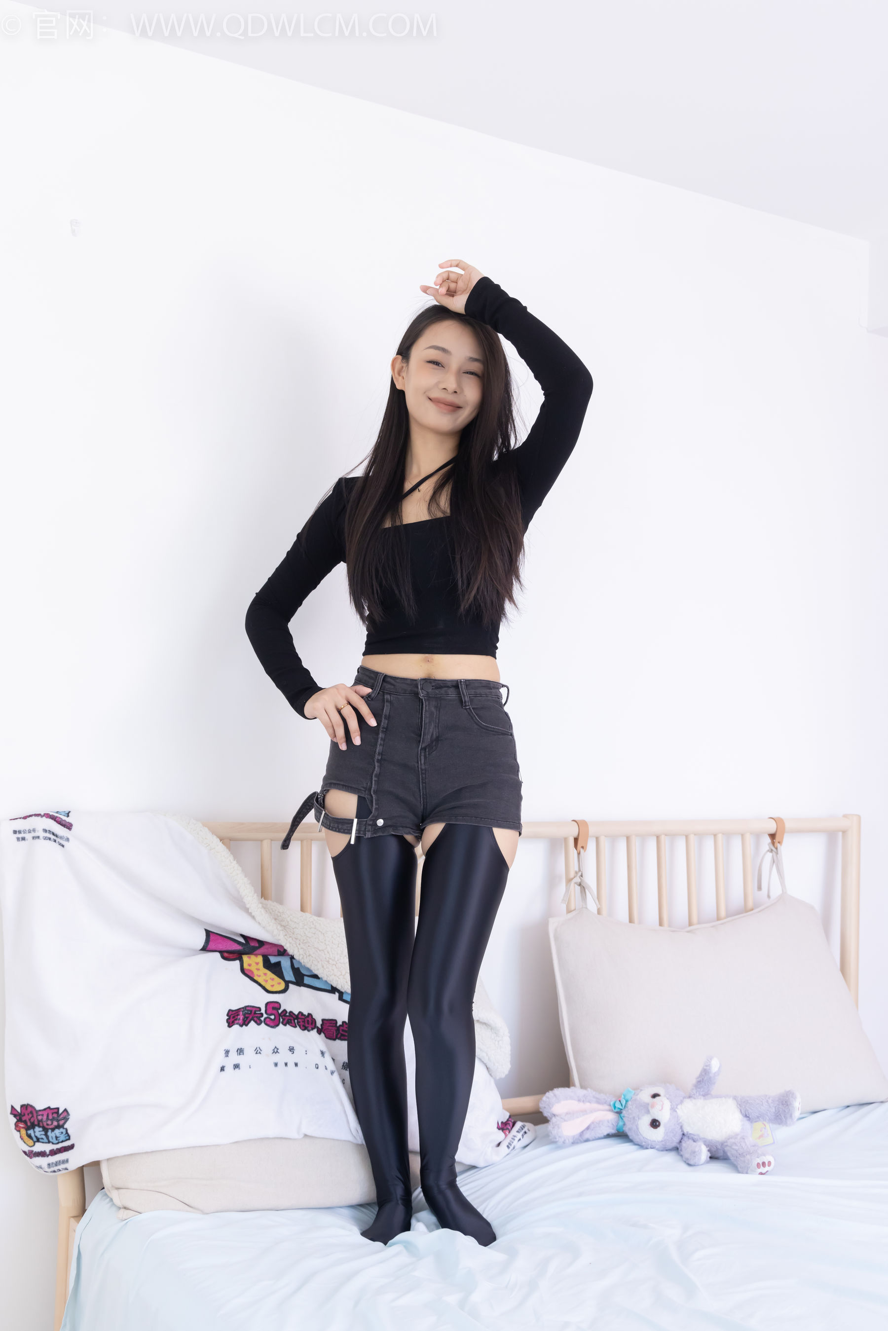 物恋传媒 No.2351 岚岚 - 高跟鞋、油亮厚黑丝吊带袜、昏睡剧情/(157P)