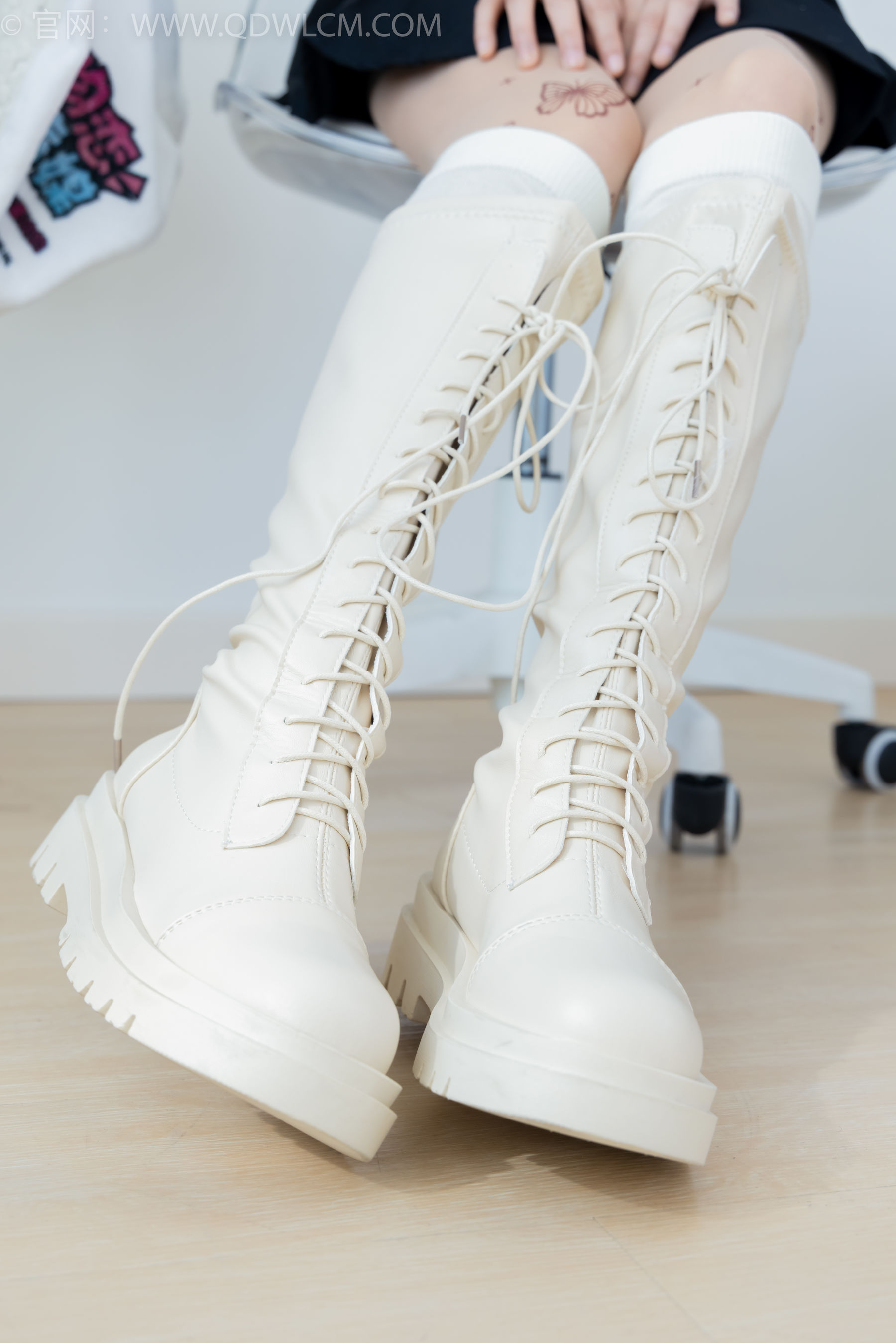 物恋传媒 No.2369 嘉木 - 长靴、长筒小腿白棉袜、蝴蝶薄肉丝/(200P)