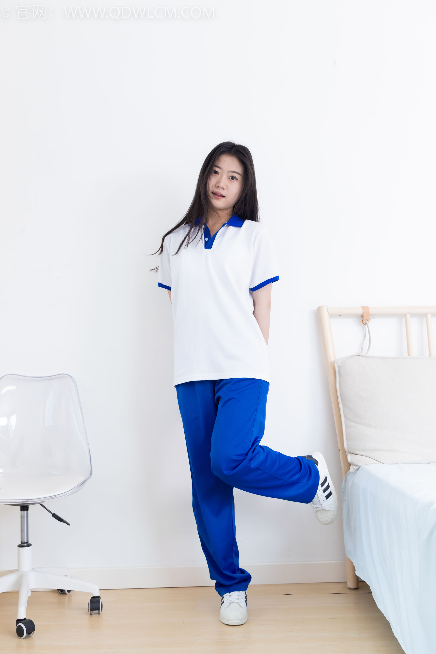 物恋传媒 No.2368 芋头 - 板鞋、白棉袜、裸足/(150P)