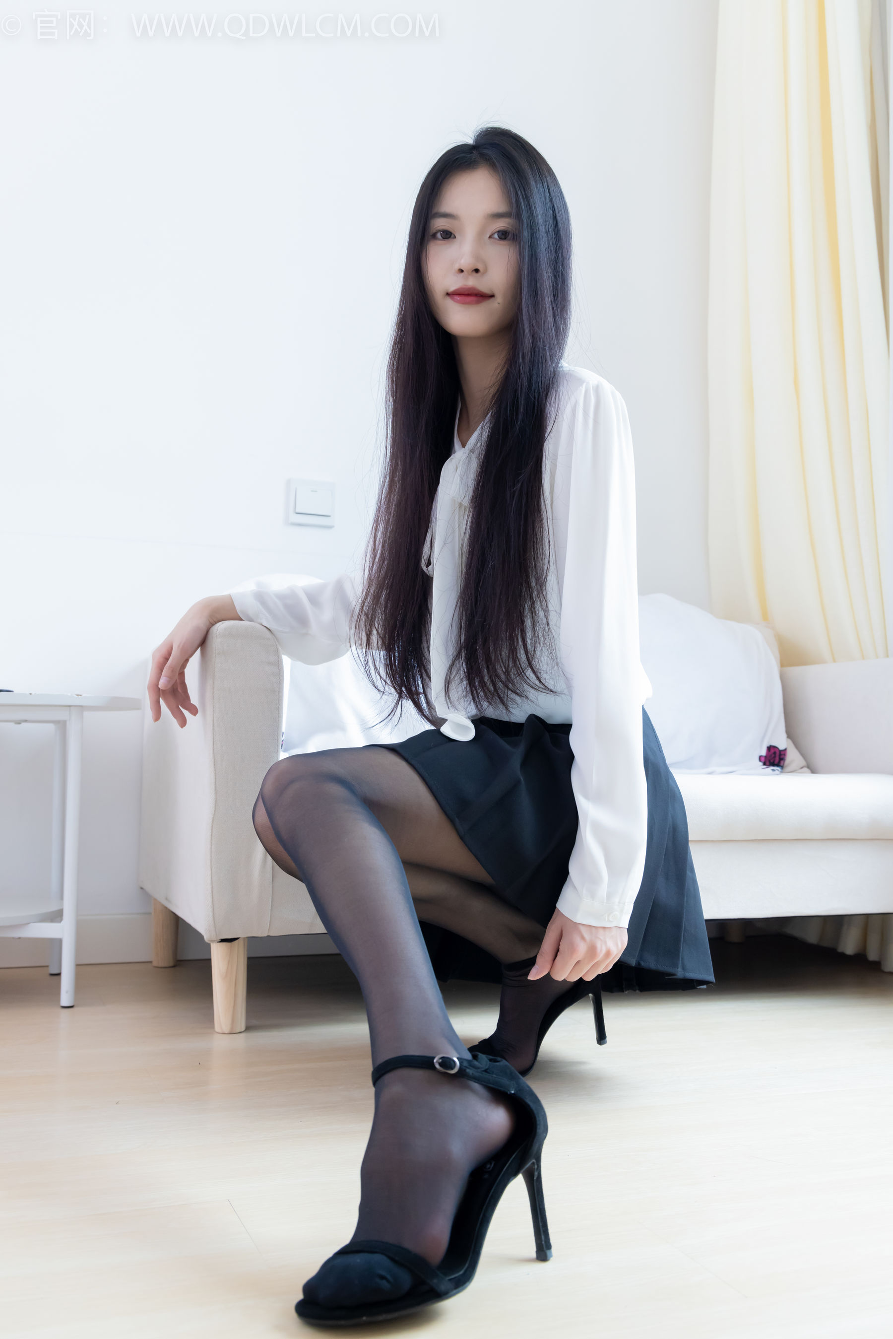 物恋传媒 No.2349 茯苓 - 高跟长靴、高跟凉鞋、厚肉丝、薄黑丝/(175P)