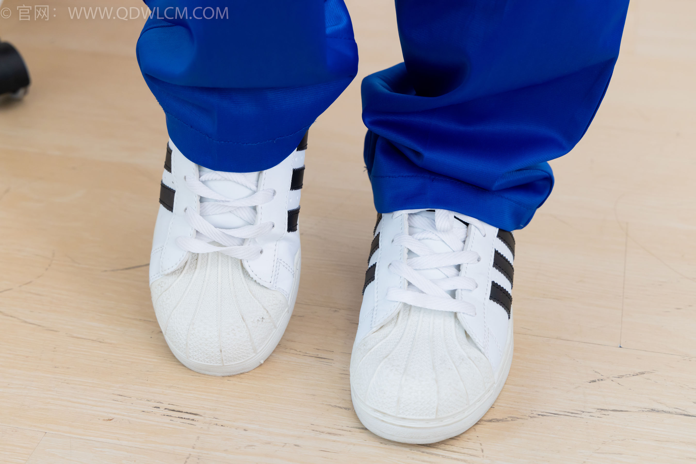 物恋传媒 No.2368 芋头 - 板鞋、白棉袜、裸足/(150P)