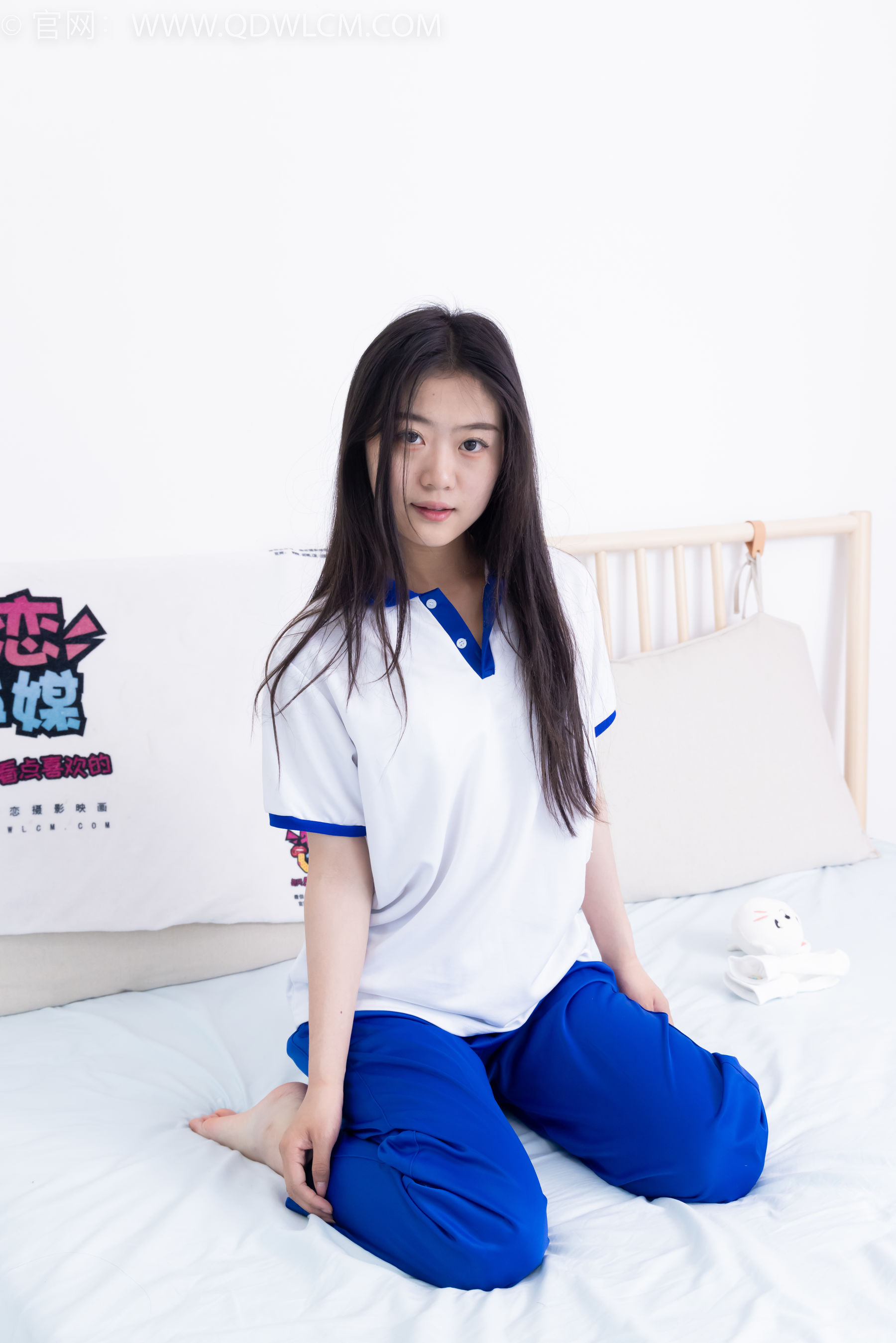 物恋传媒 No.2368 芋头 - 板鞋、白棉袜、裸足/(150P)