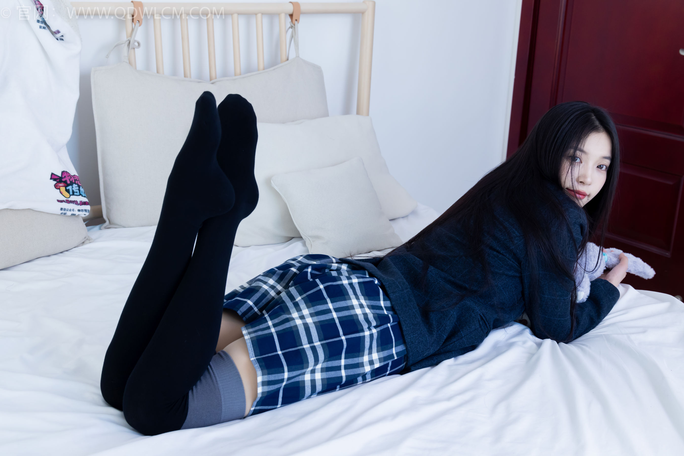 物恋传媒 No.2371 茯苓 - JK制服、皮鞋、拼接过膝袜/(155P)