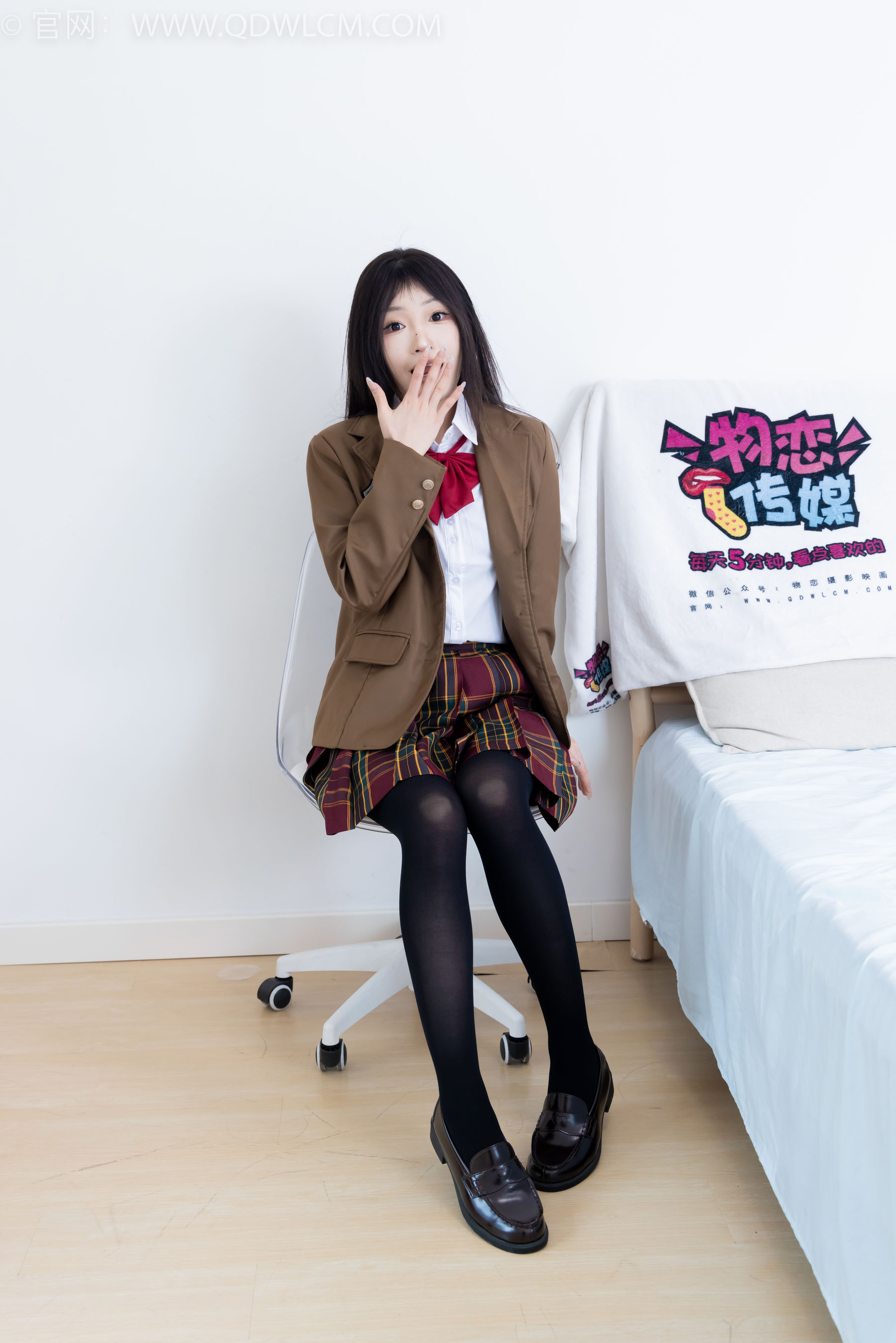 物恋传媒 No.2367 嘟嘟 - 皮鞋、厚黑丝、jk制服/(165P)