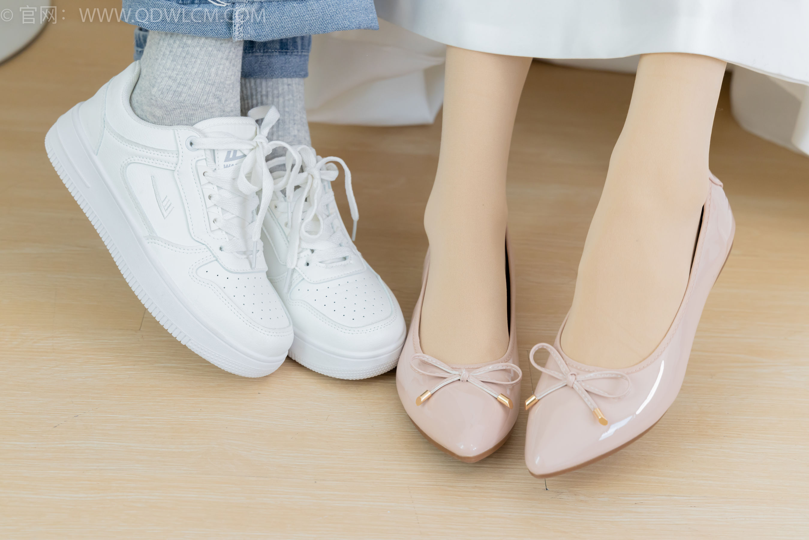 物恋传媒 No.2370 茯苓&欢欢 - 平底鞋、板鞋、厚肉丝、灰色棉袜、薄肉丝/(150P)