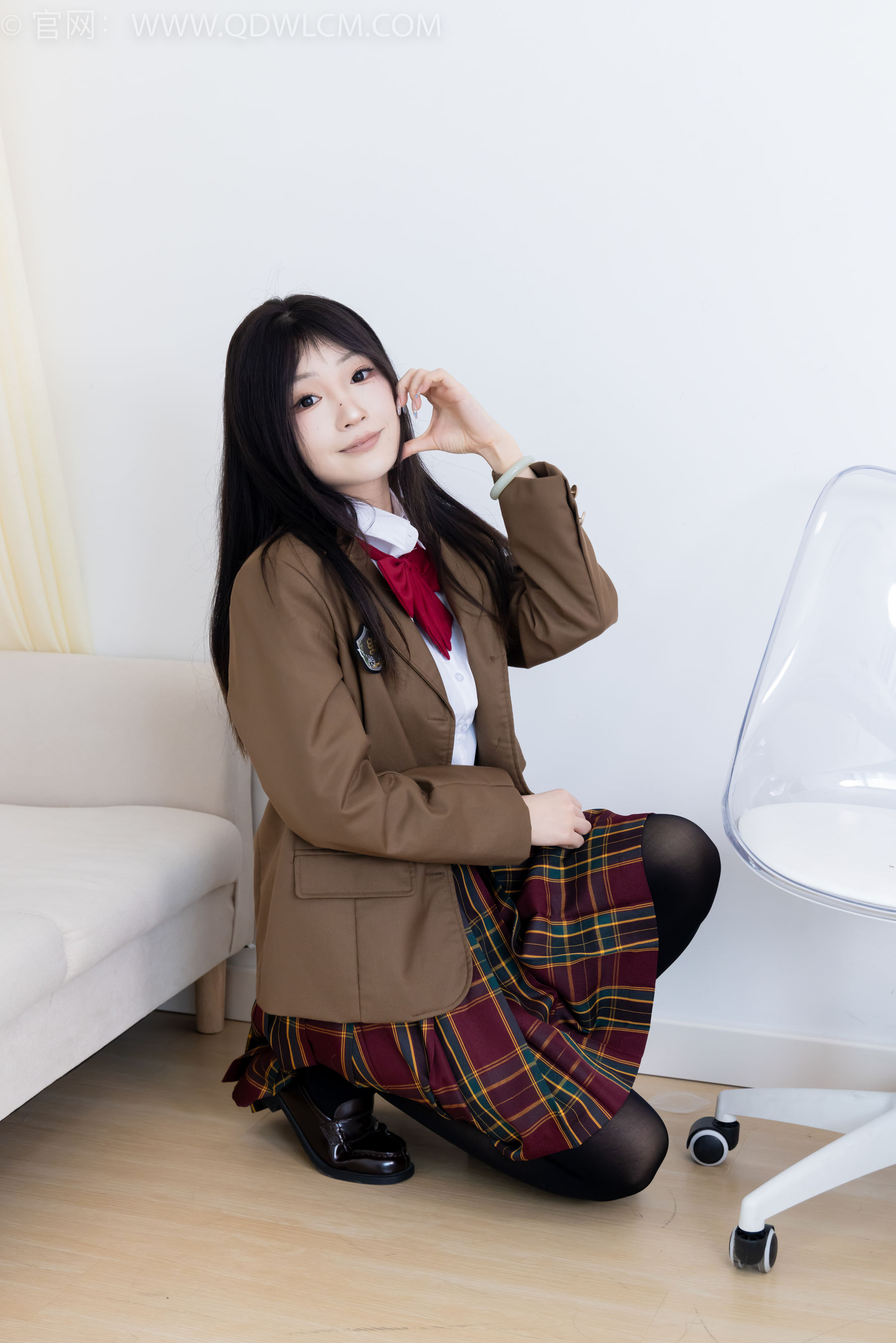 物恋传媒 No.2367 嘟嘟 - 皮鞋、厚黑丝、jk制服/(165P)