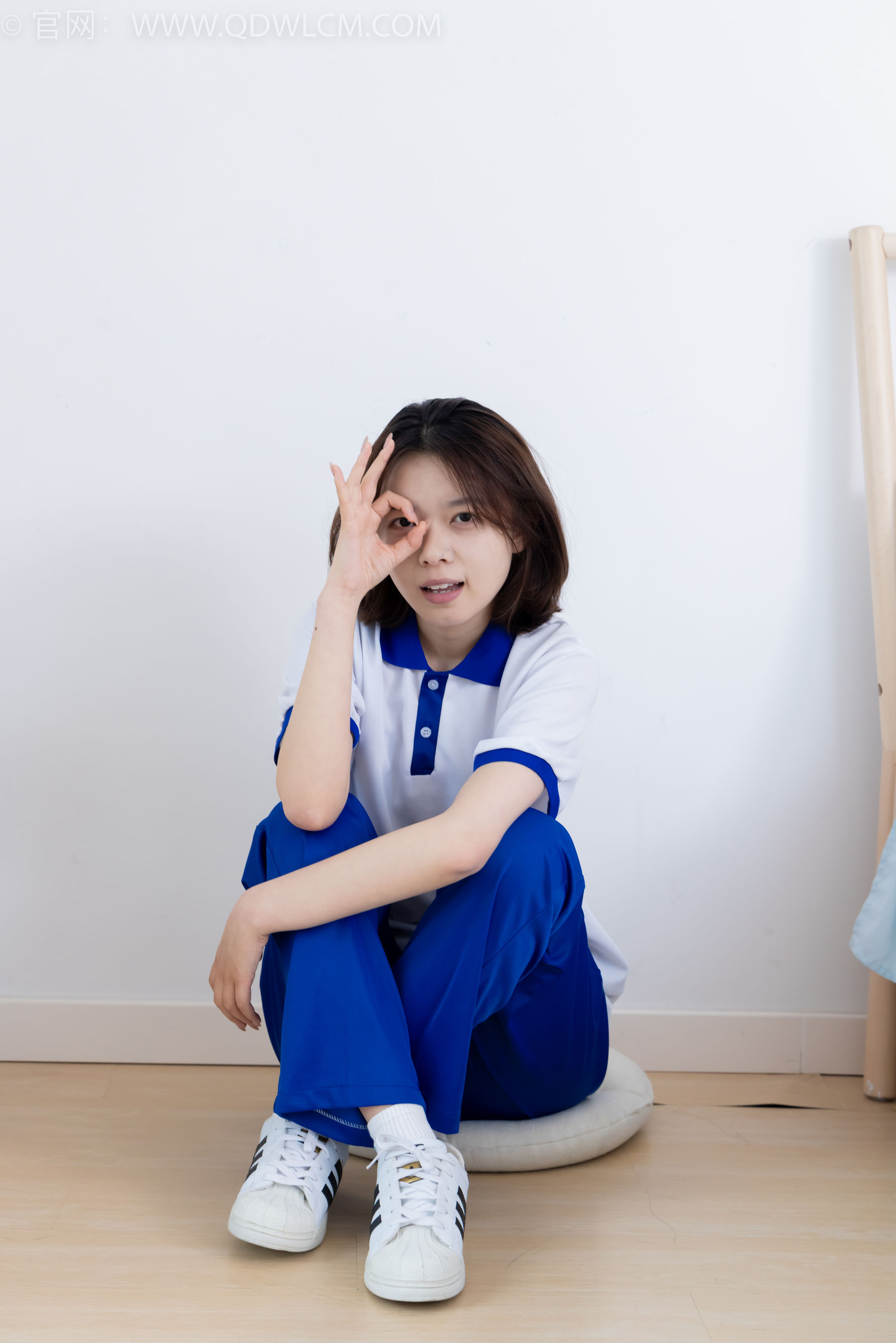 物恋传媒 No.2364 小悦 - 校服、板鞋、白棉袜、裸足/(150P)