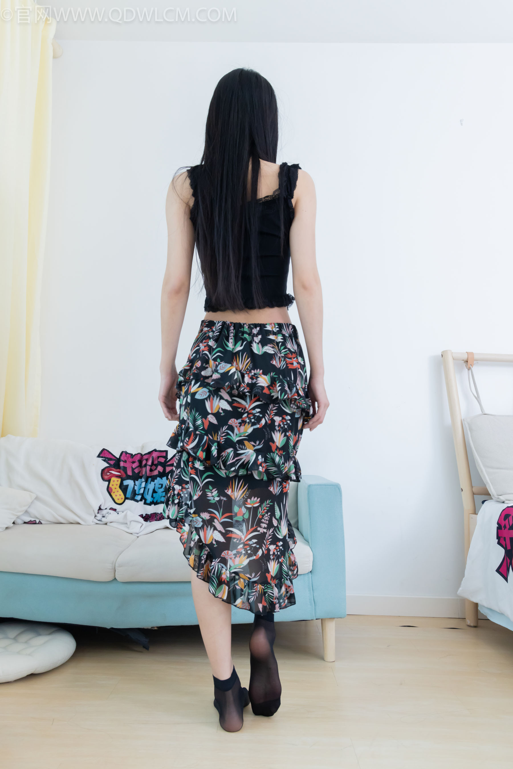 物恋传媒 No.2332 茯苓 - 短靴、短黑丝、裸足/(184P)