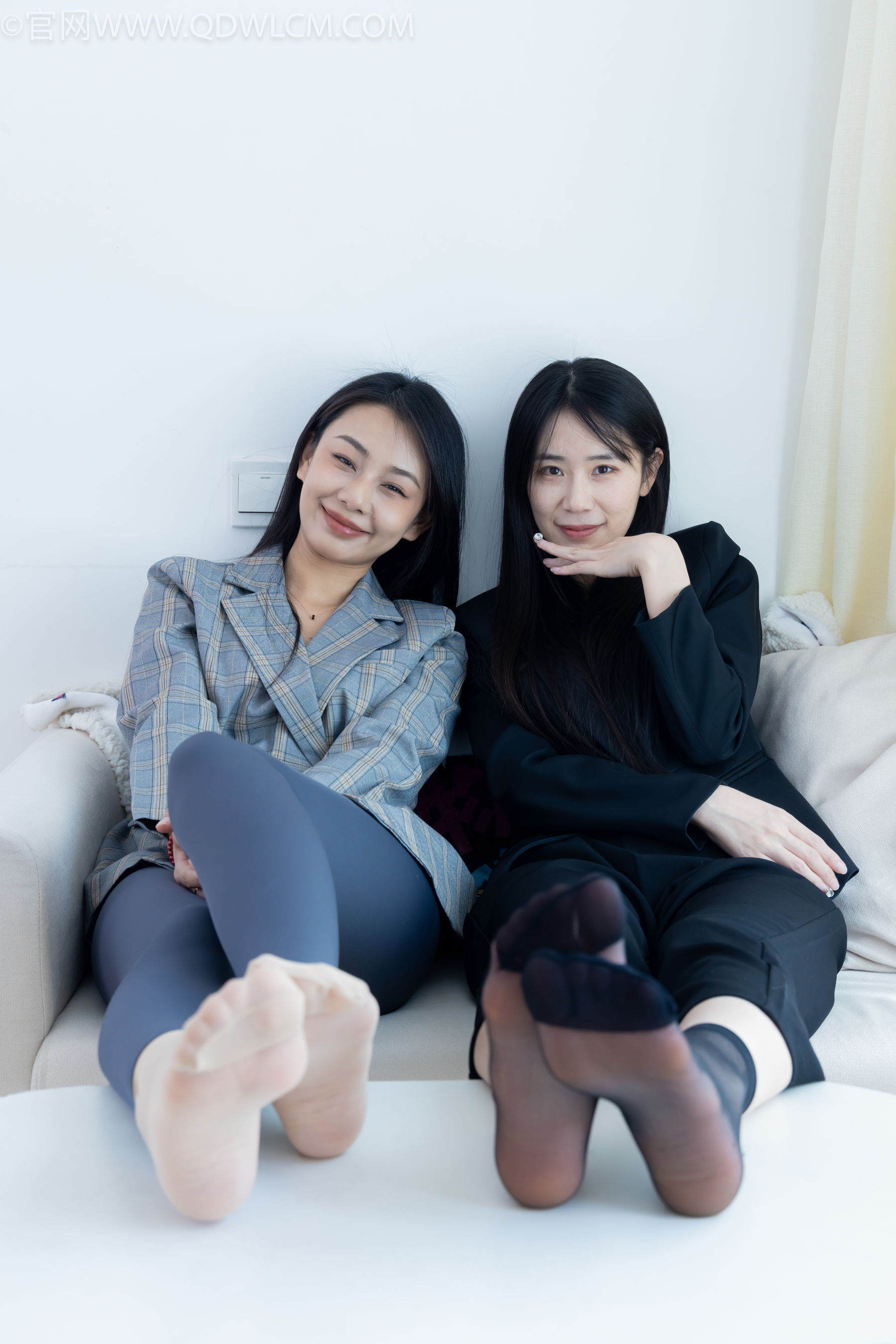 物恋传媒 No.2338 菜菜&岚岚 - 两双平底鞋、短黑丝、短肉丝/(169P)