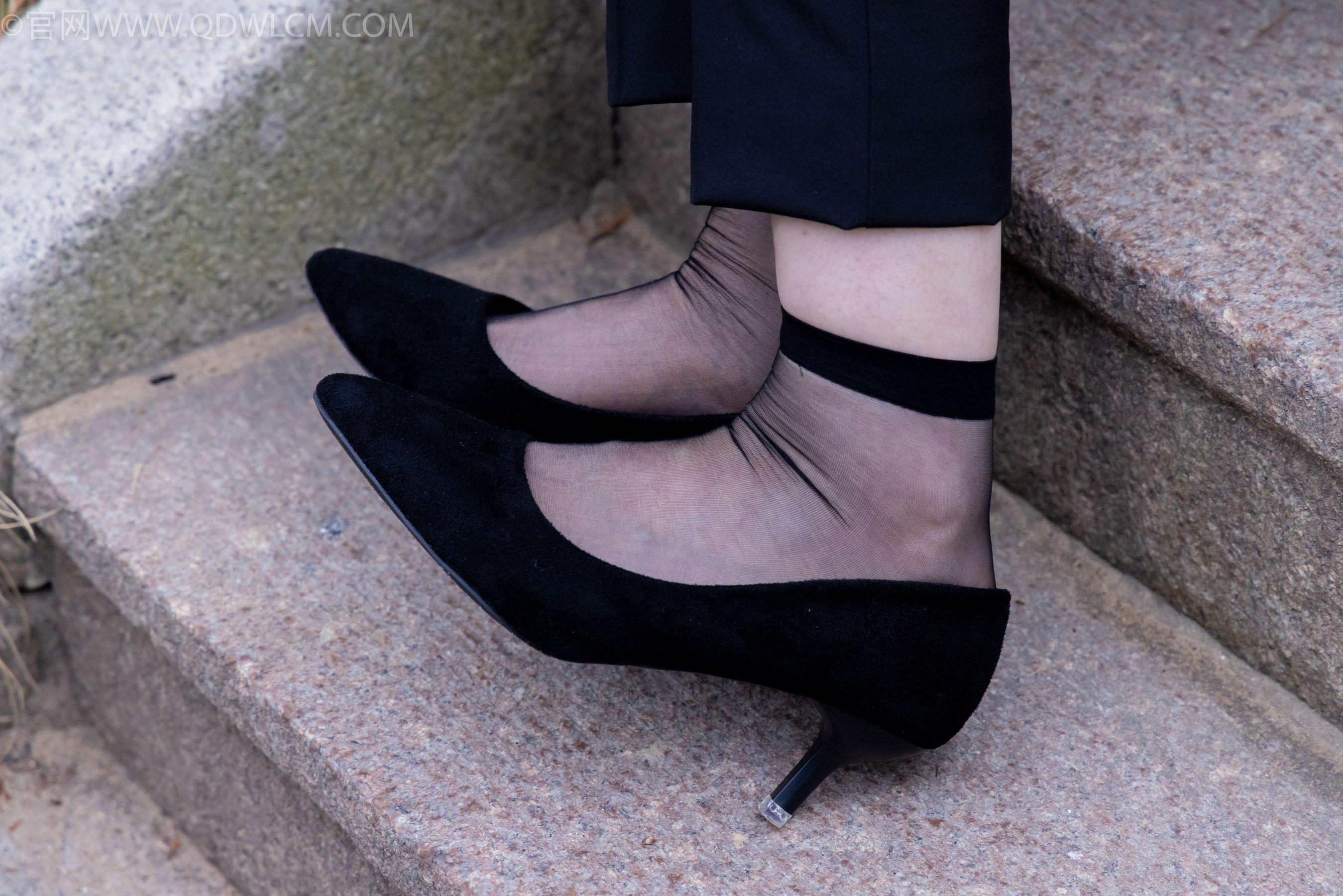 物恋传媒 No.2337 小酒 - 高跟鞋、短黑丝、短白丝/(315P)