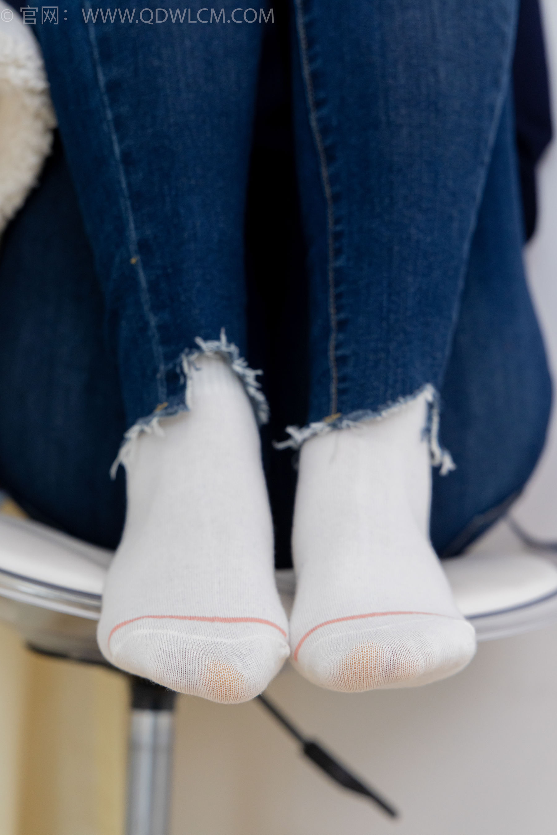 物恋传媒 No.2354 小悦 - 帆布鞋、白棉袜、裸足/(150P)