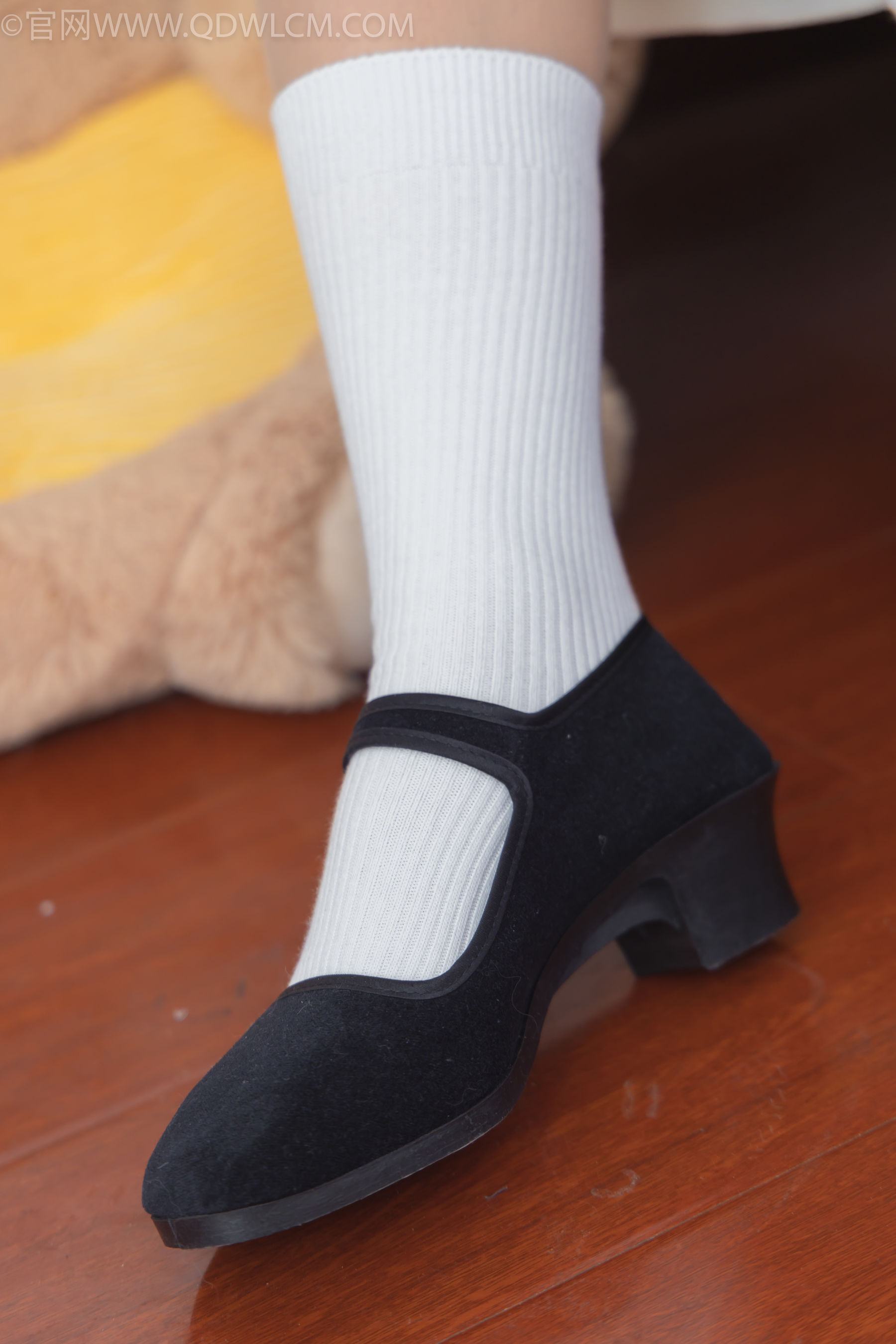 物恋传媒 No.2335 美兔 - 布鞋、长靴、白棉袜、薄肉丝/(227P)