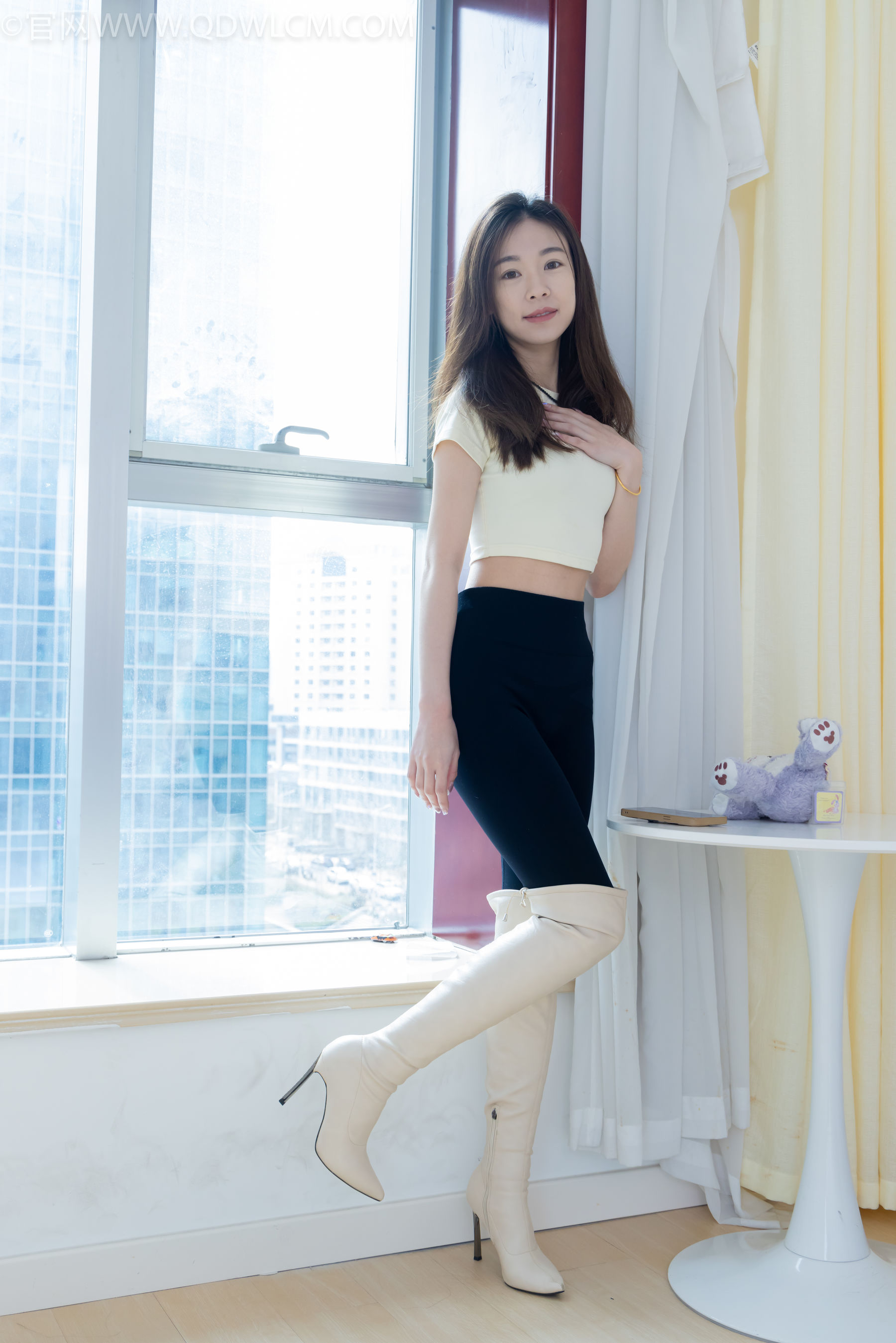 物恋传媒 No.2339 婷婷 - 长靴、白棉袜、裸足/(175P)