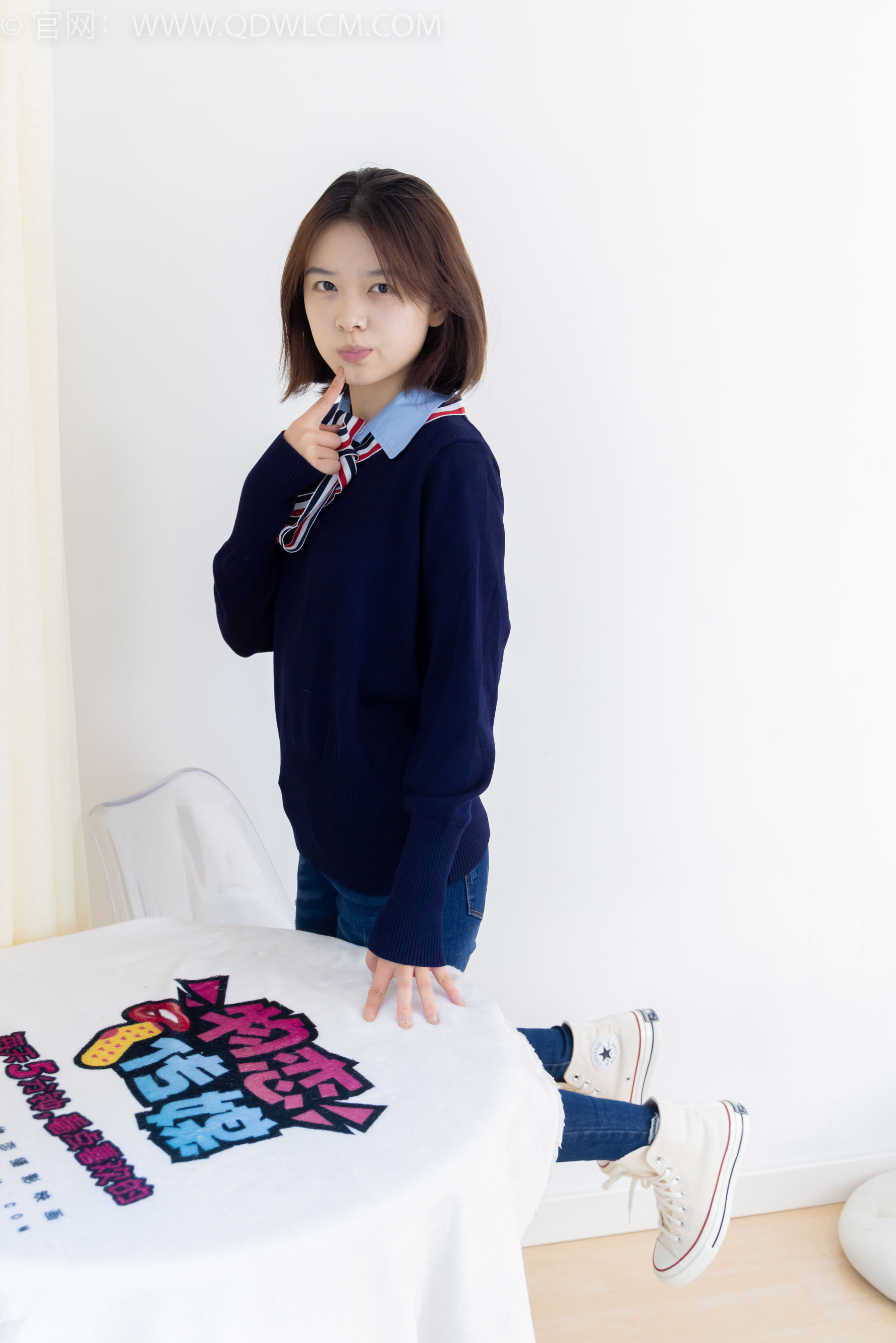 物恋传媒 No.2354 小悦 - 帆布鞋、白棉袜、裸足/(150P)