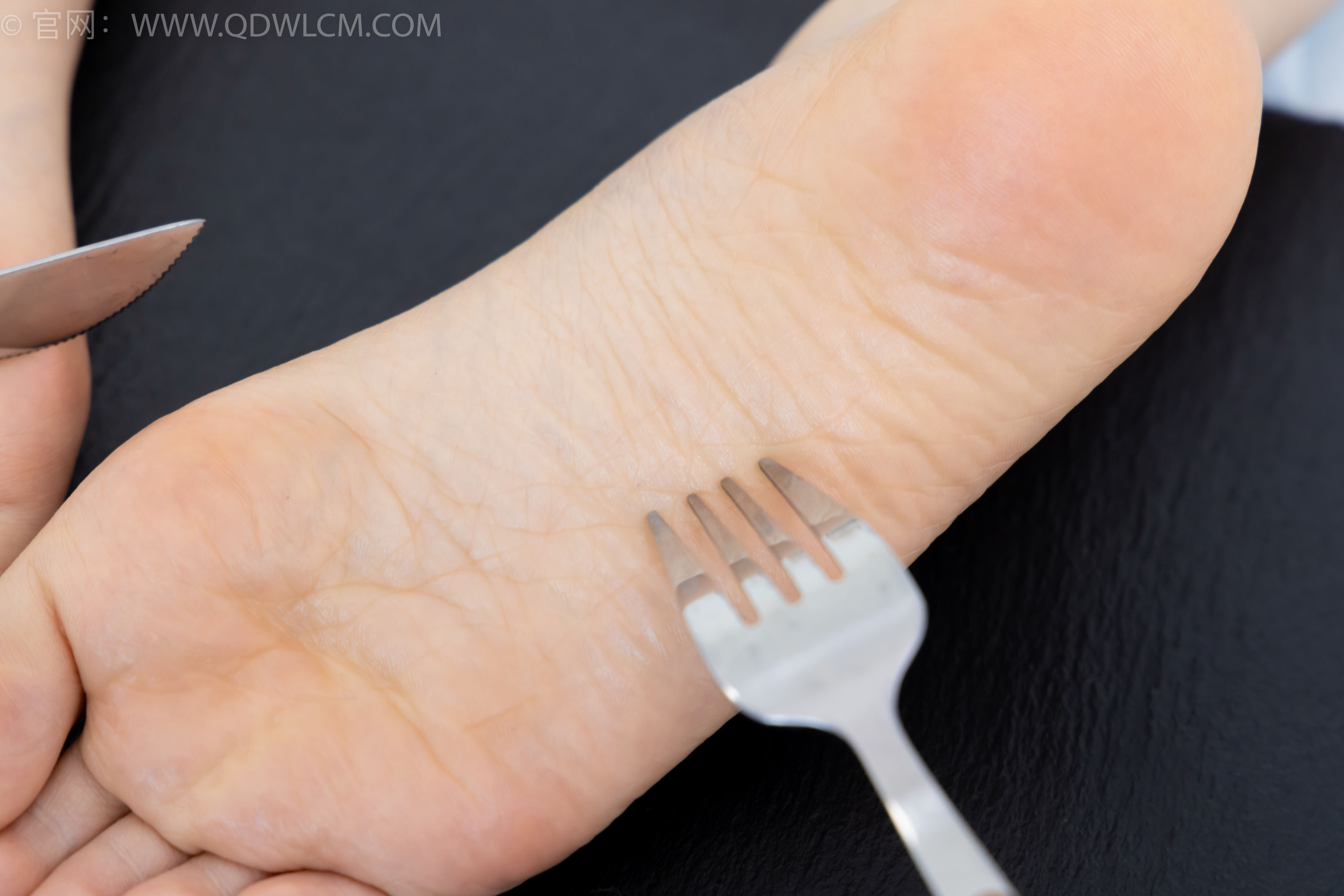 物恋传媒 No.2341 嘟嘟 - 板鞋、白棉袜、裸足、裸足涂精油/(190P)