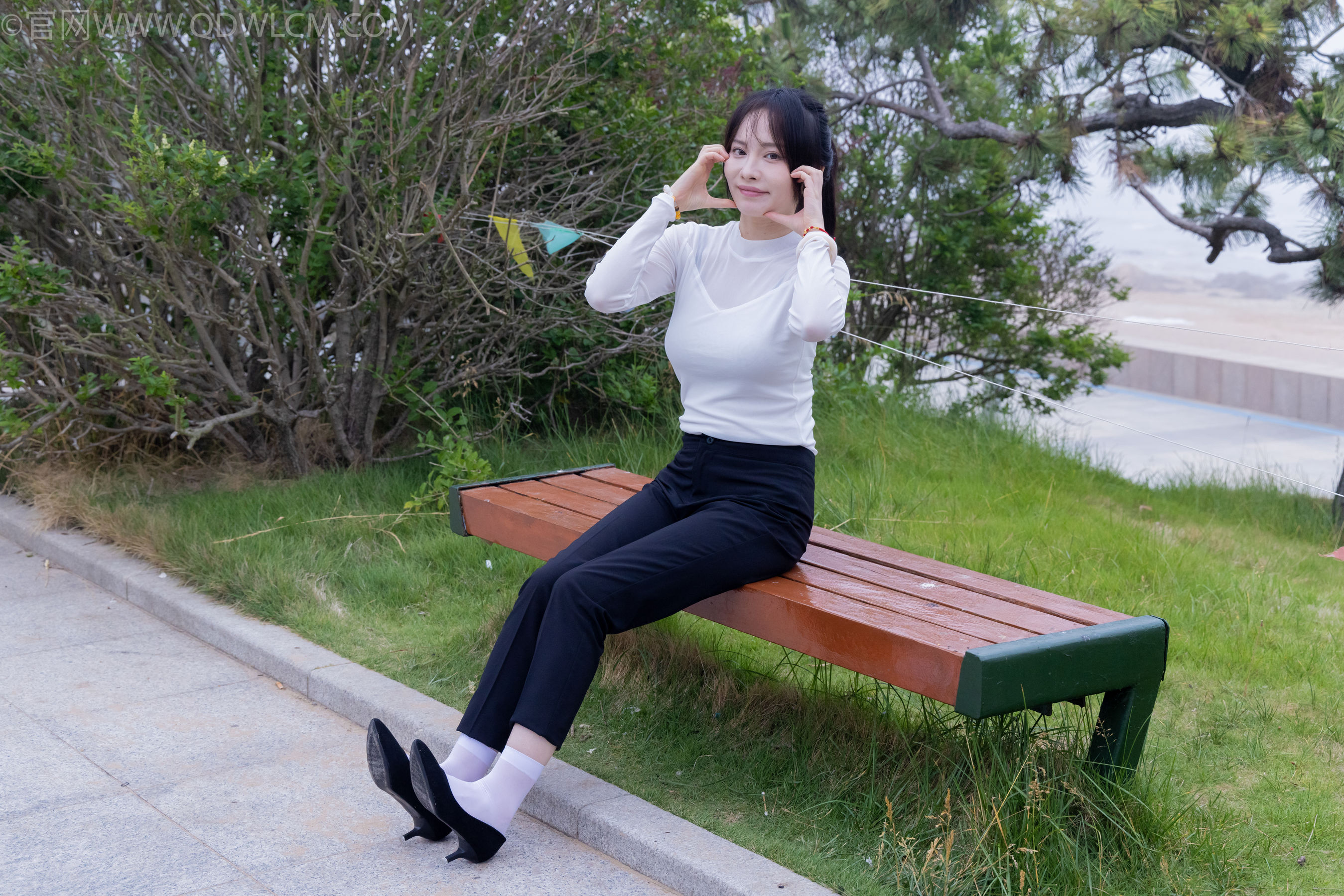 物恋传媒 No.2337 小酒 - 高跟鞋、短黑丝、短白丝/(315P)