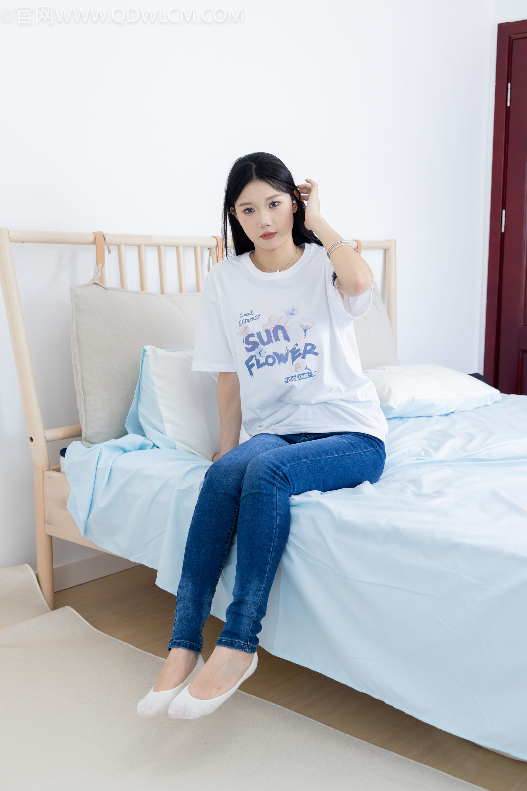 物恋传媒 No.2329 小竹 - 帆布鞋、白船袜、肚子疼揉肚子剧情/(158P)