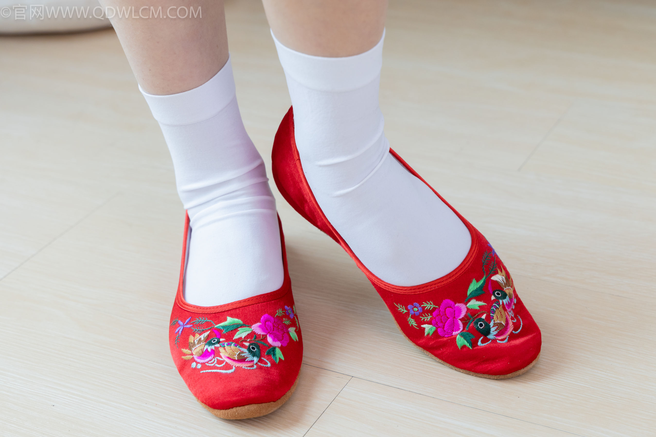 物恋传媒 No.2328 绒绒 - 汉服、布鞋、白棉袜、红色船袜/(174P)