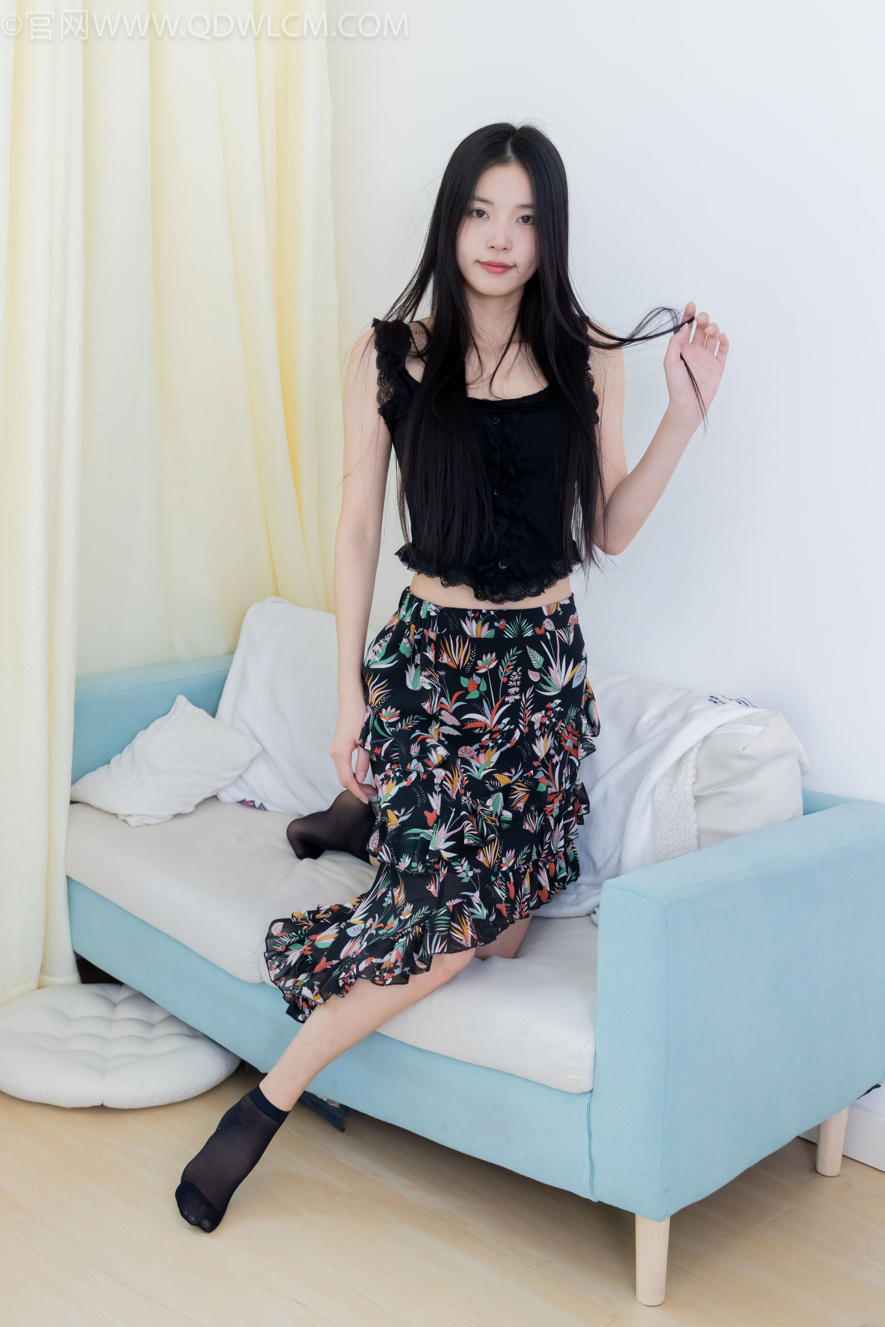 物恋传媒 No.2332 茯苓 - 短靴、短黑丝、裸足/(184P)