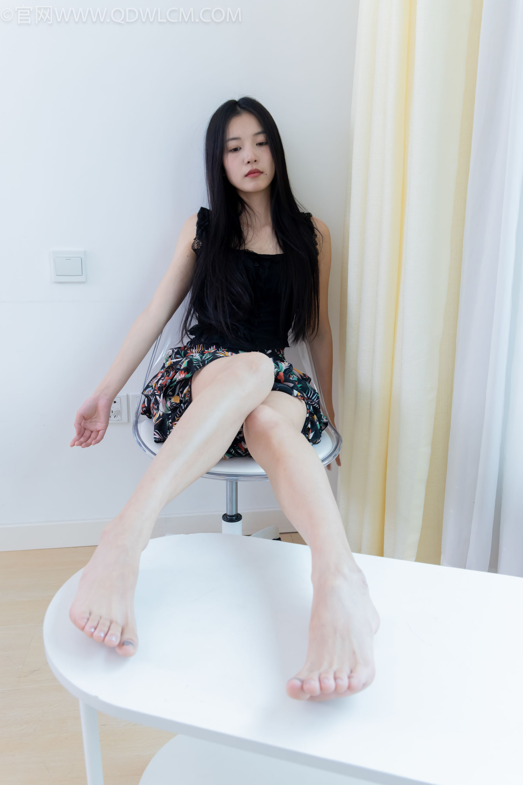 物恋传媒 No.2332 茯苓 - 短靴、短黑丝、裸足/(184P)