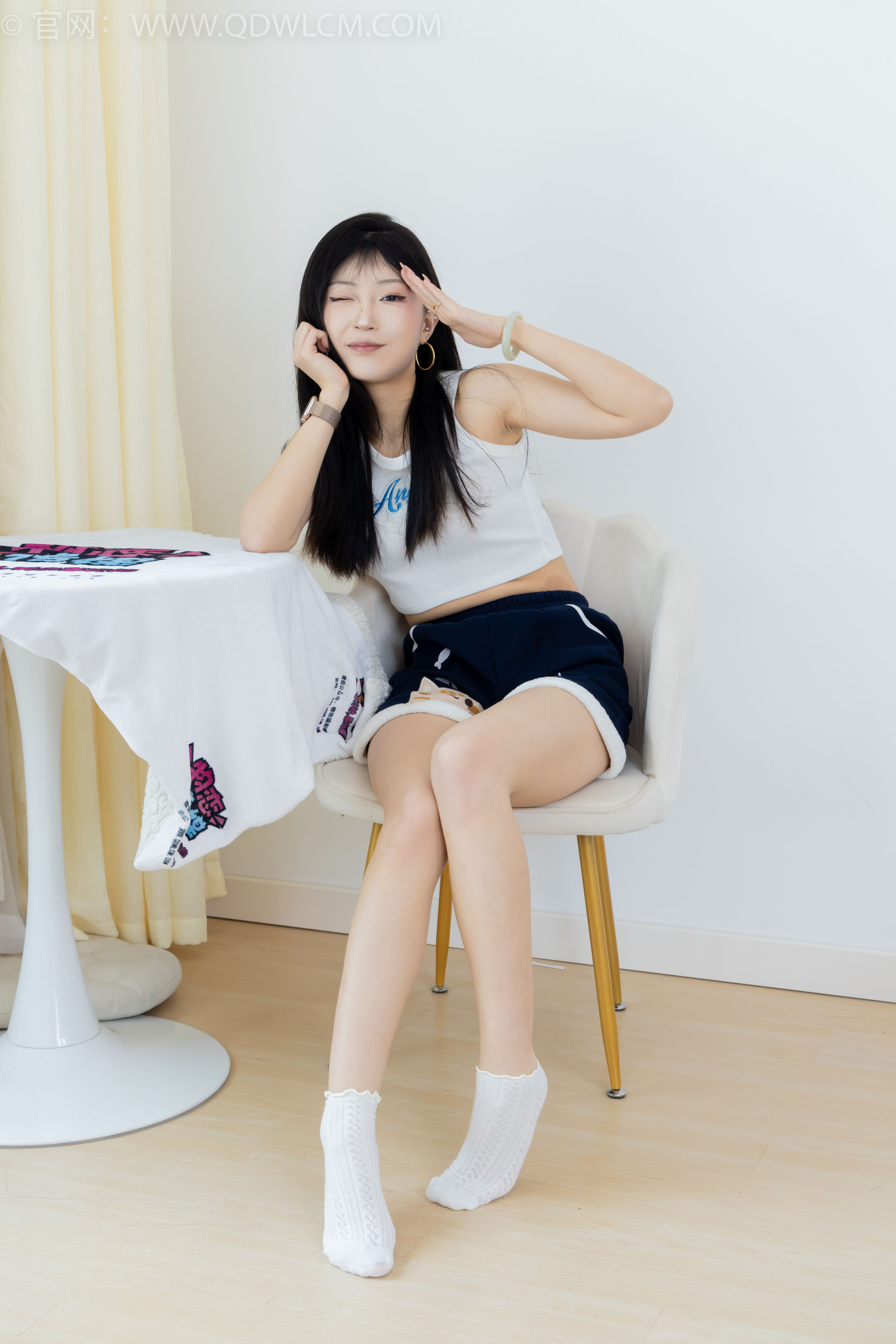 物恋传媒 No.2341 嘟嘟 - 板鞋、白棉袜、裸足、裸足涂精油/(190P)