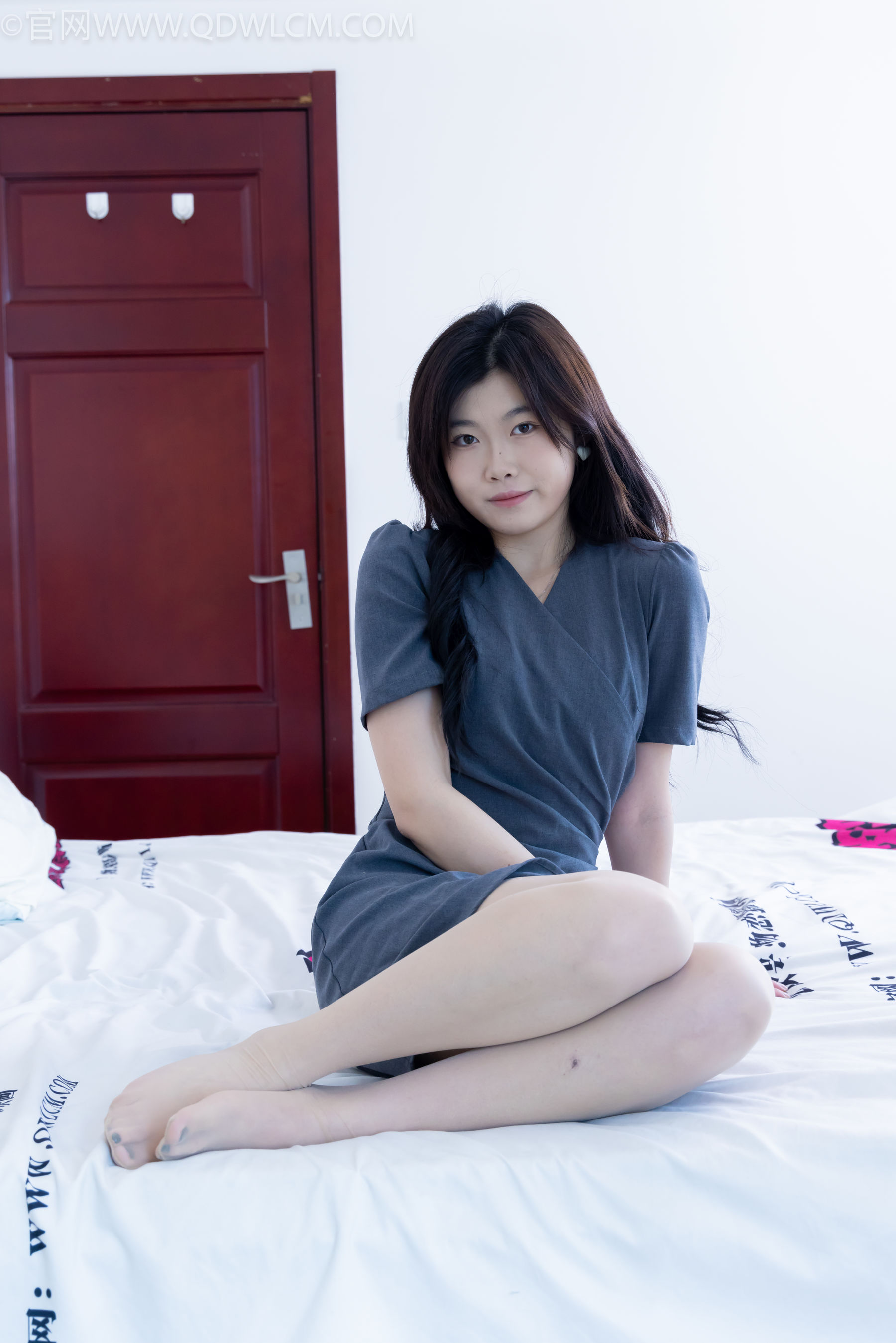 物恋传媒 No.2336 樱桃 - 三双高跟鞋、薄肉丝、裸足/(164P)