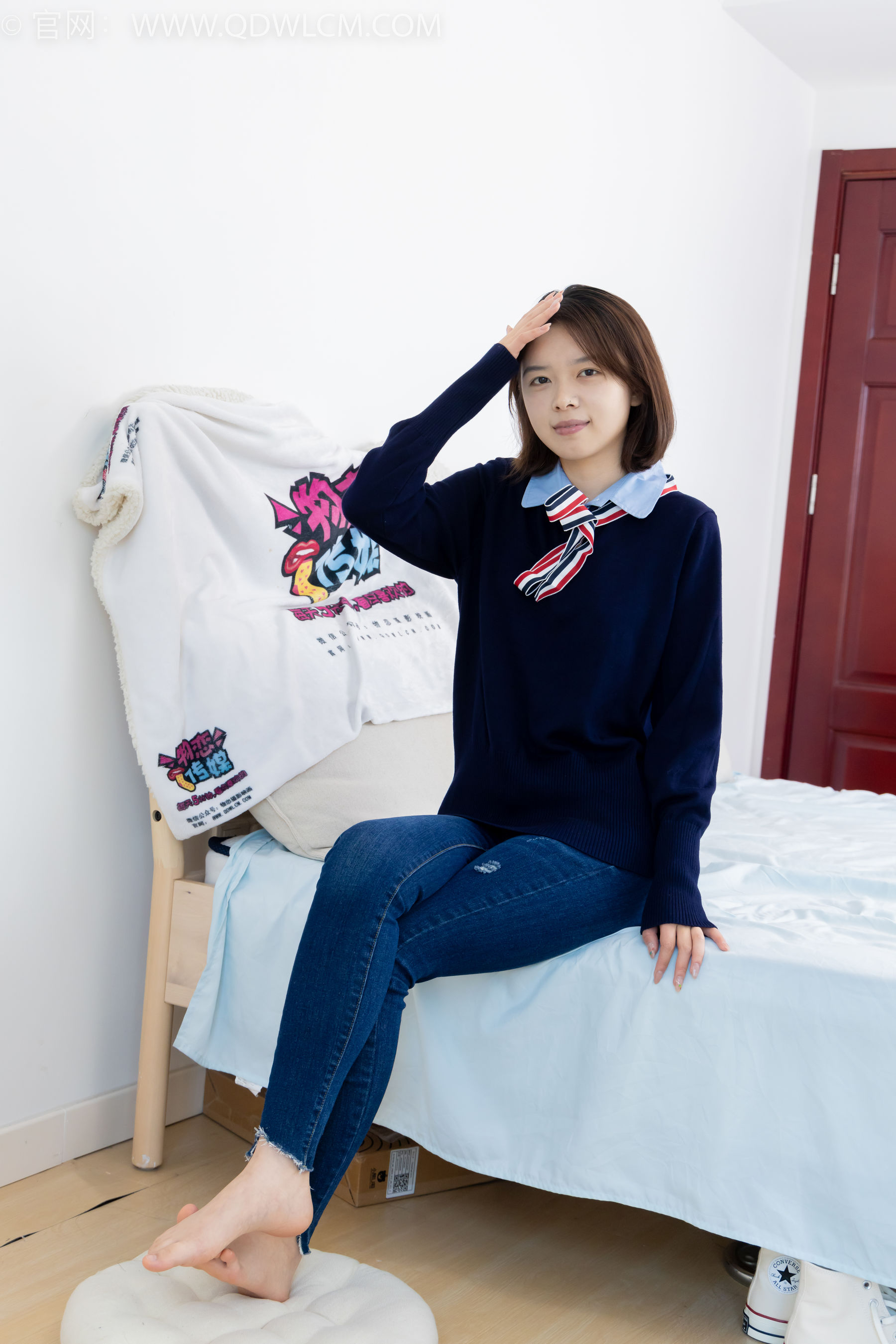 物恋传媒 No.2354 小悦 - 帆布鞋、白棉袜、裸足/(150P)