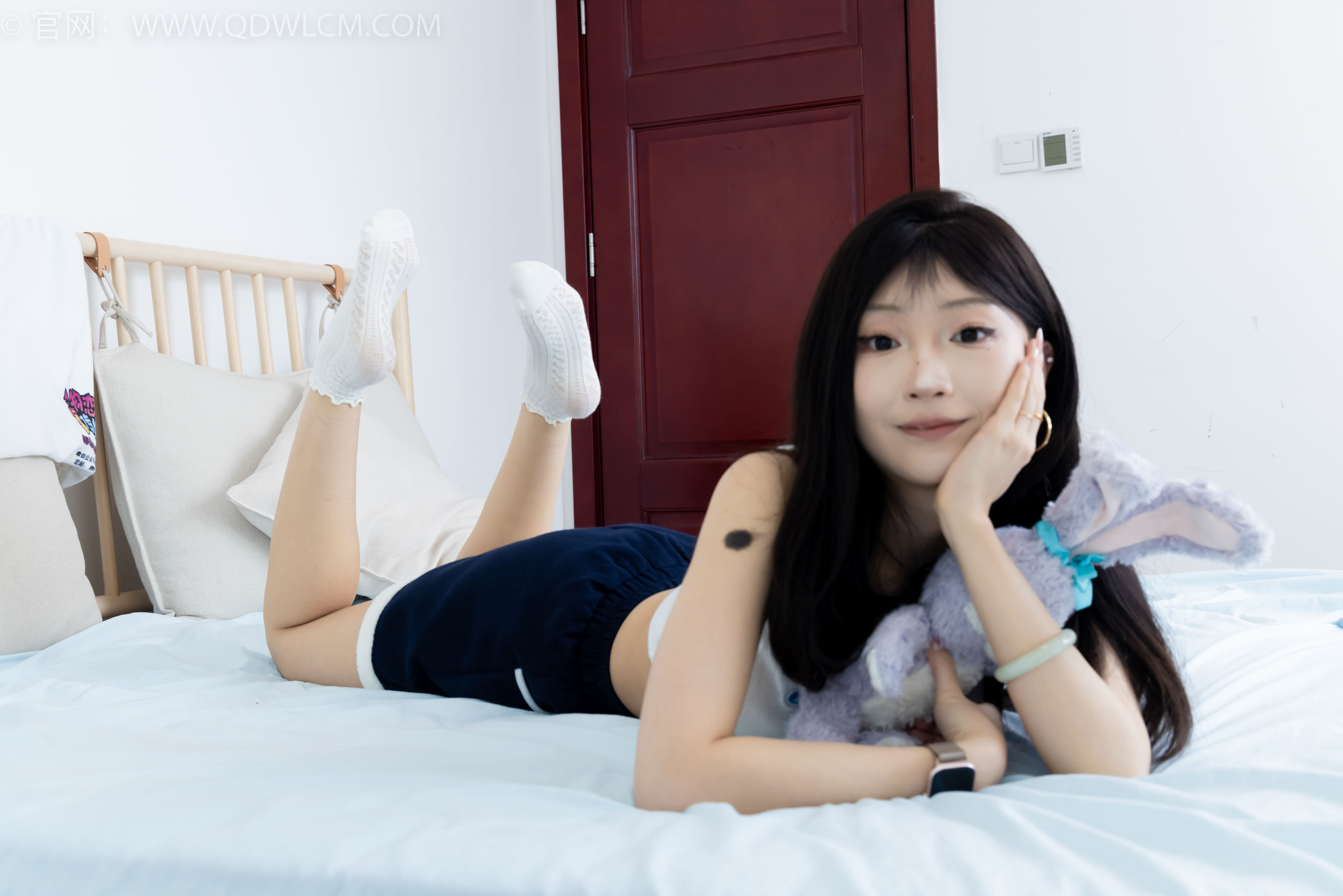 物恋传媒 No.2341 嘟嘟 - 板鞋、白棉袜、裸足、裸足涂精油/(190P)