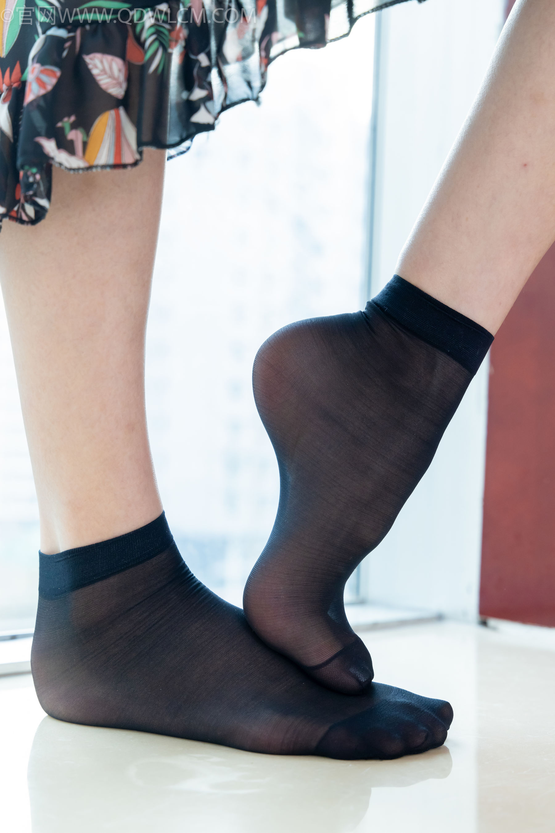 物恋传媒 No.2332 茯苓 - 短靴、短黑丝、裸足/(184P)