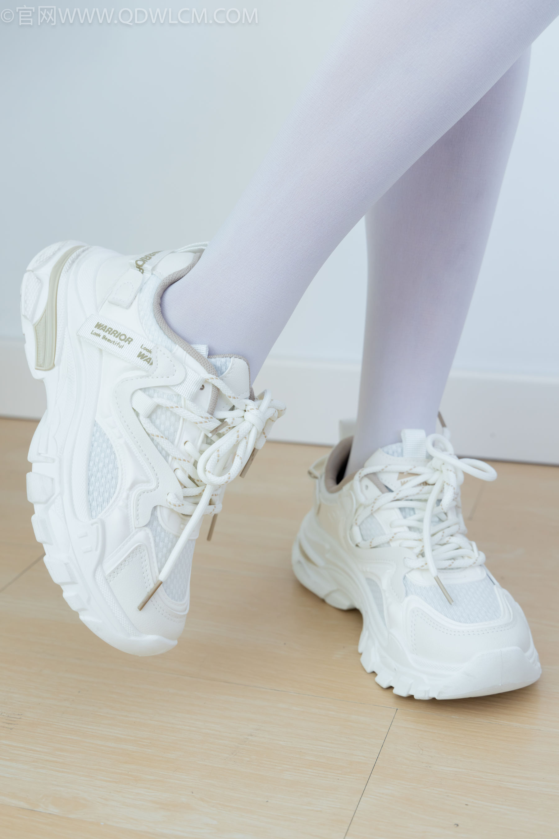 物恋传媒 No.2334 嘉木 - 运动鞋、厚白丝、裸足、裸足/(242P)