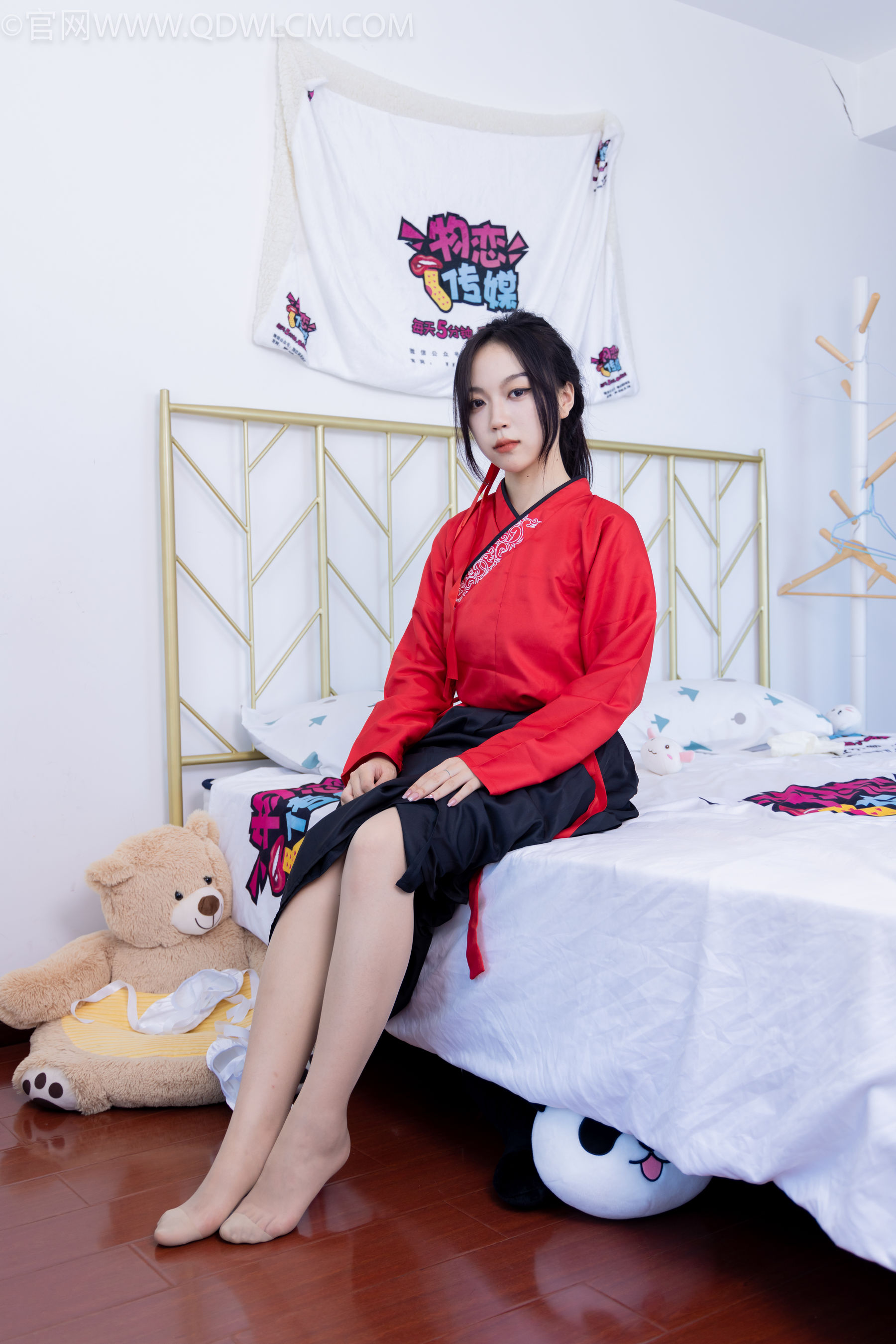 物恋传媒 No.2330 纱纱 - 汉服、皮鞋、白棉袜、薄肉丝/(219P)