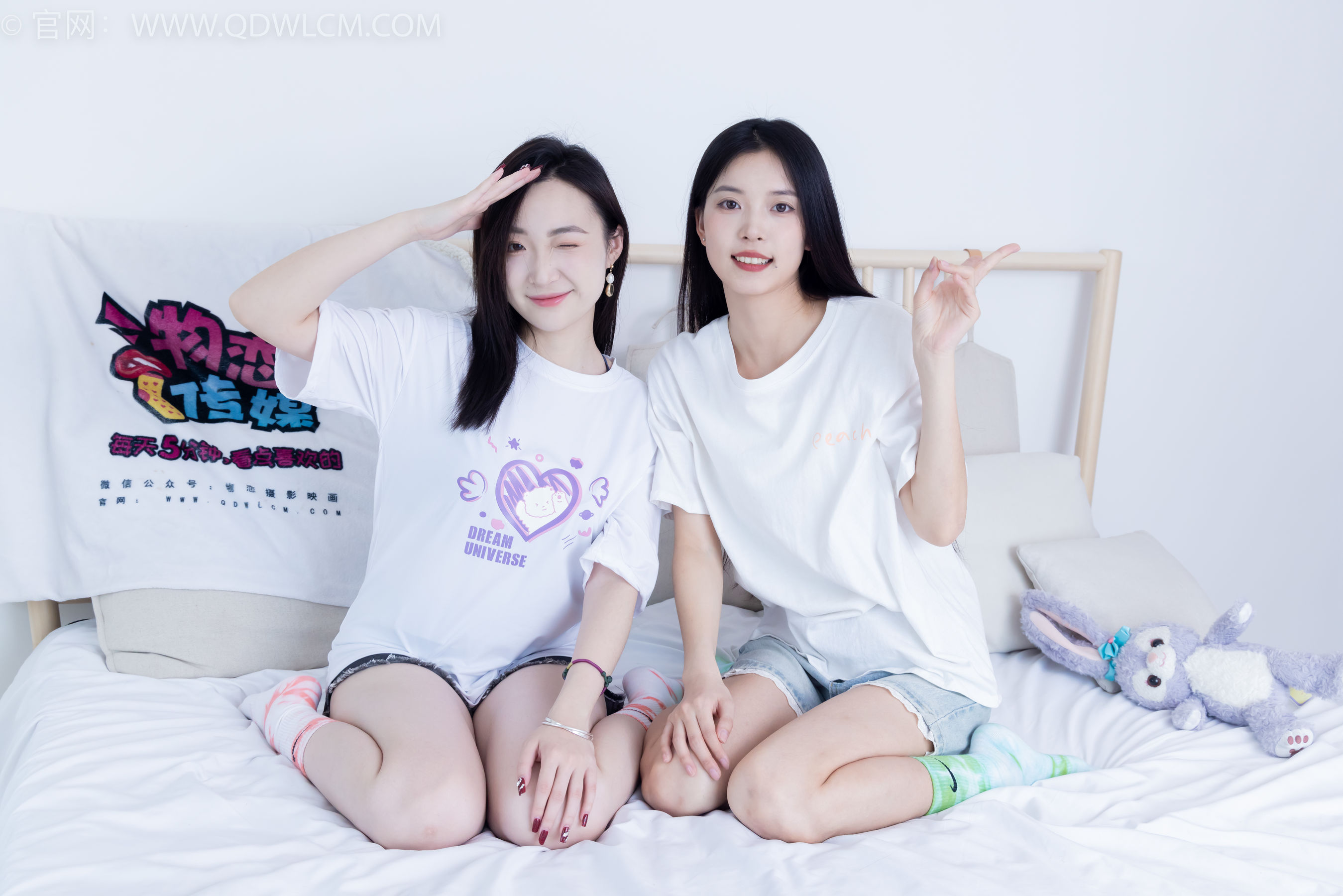 物恋传媒 No.2345 茯苓&恬恬 - 两双板鞋、红棉袜、绿棉袜、裸足/(165P)